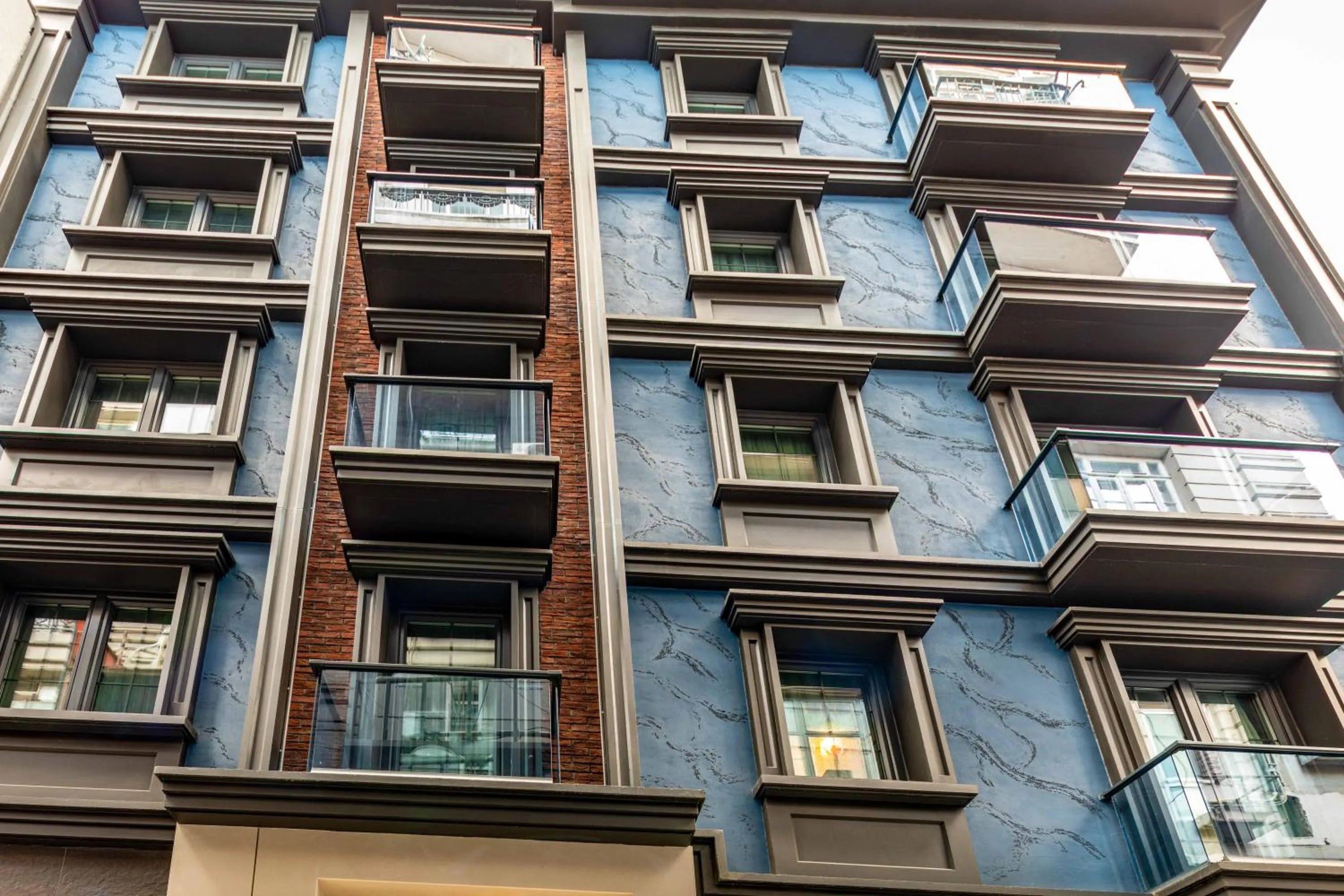 Property building in SALA SUITES