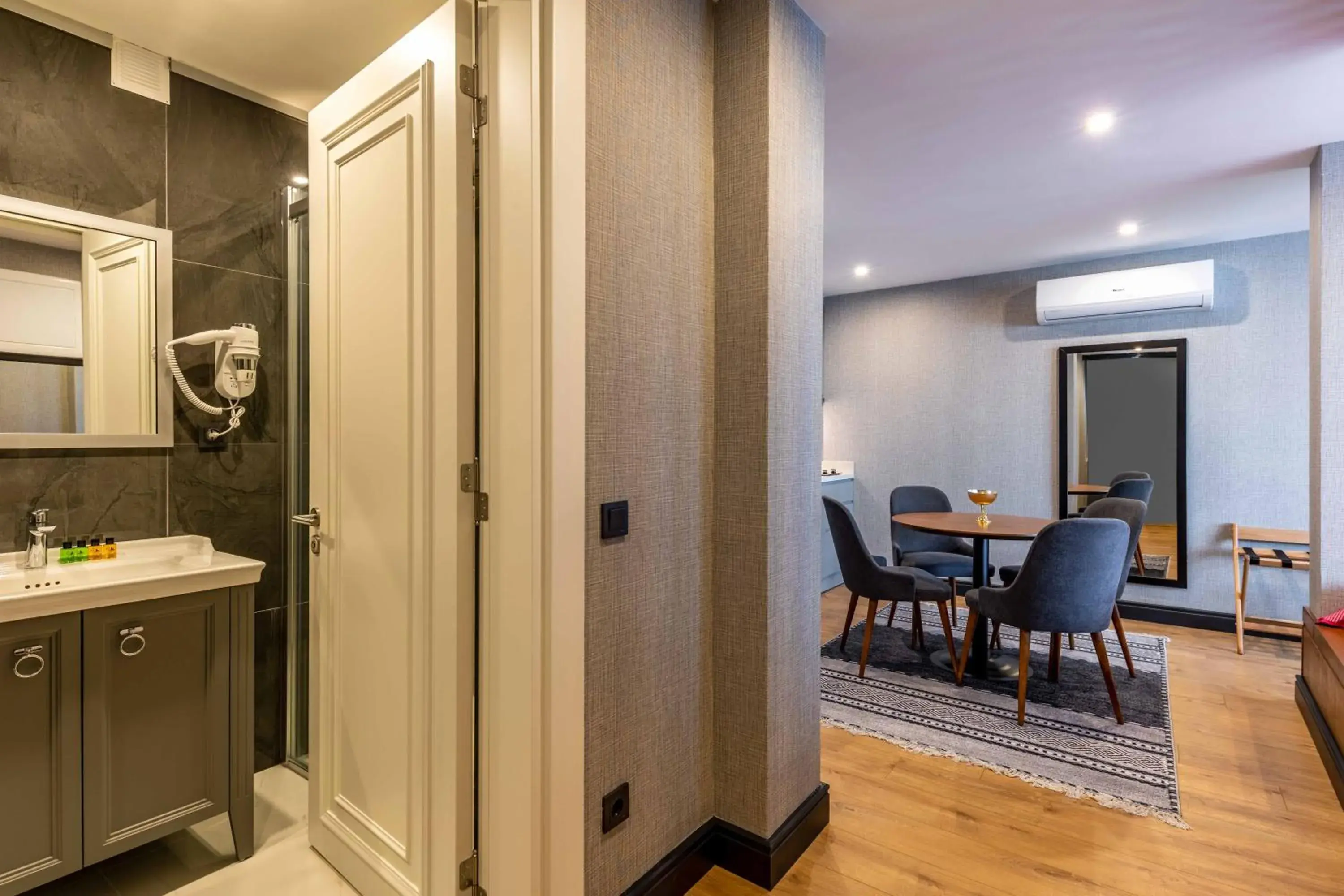 Suite with Terrace in SALA SUITES Suite with Terrace in SALA SUITES