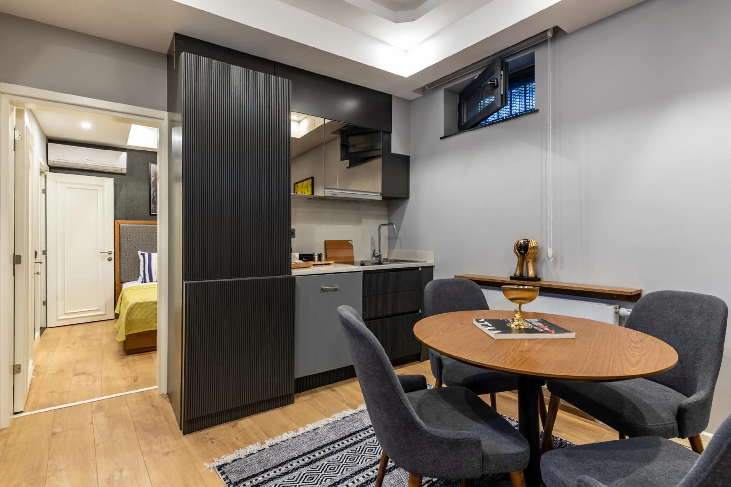 Kitchen or kitchenette in SALA SUITES