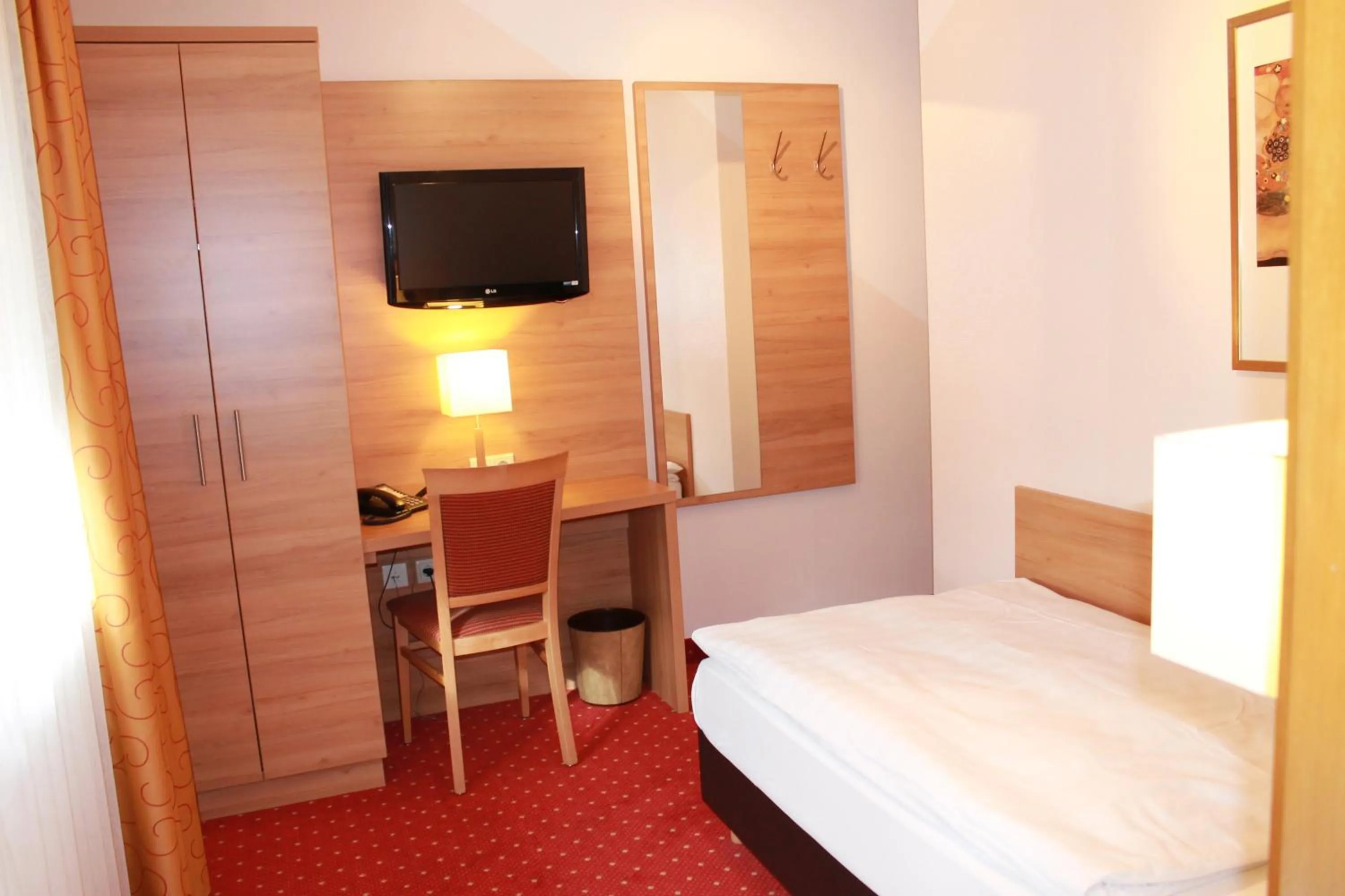 Photo of the whole room, Bed in Hotel Hübler