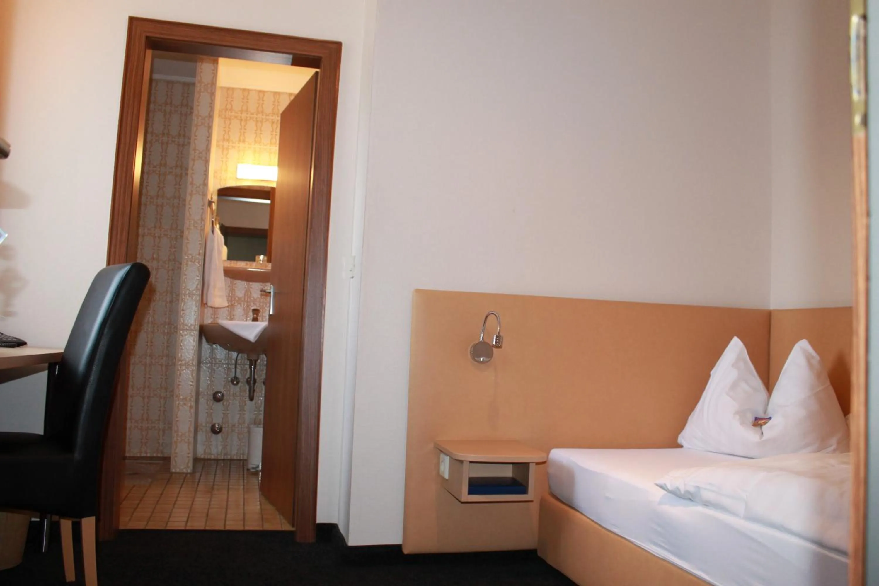 Photo of the whole room, Bed in Hotel Hübler