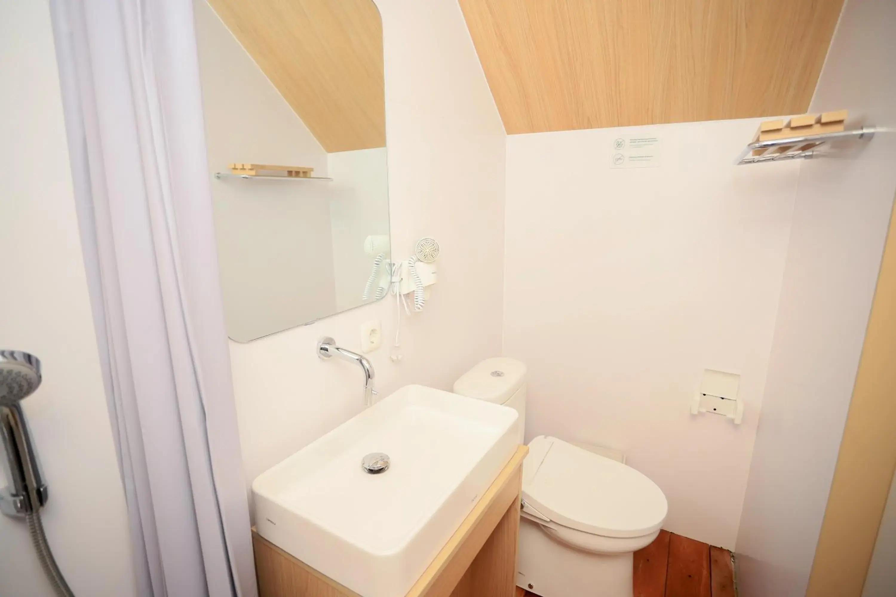 Toilet in Bobocabin Kaldera, Toba Toilet in Bobocabin Kaldera, Toba