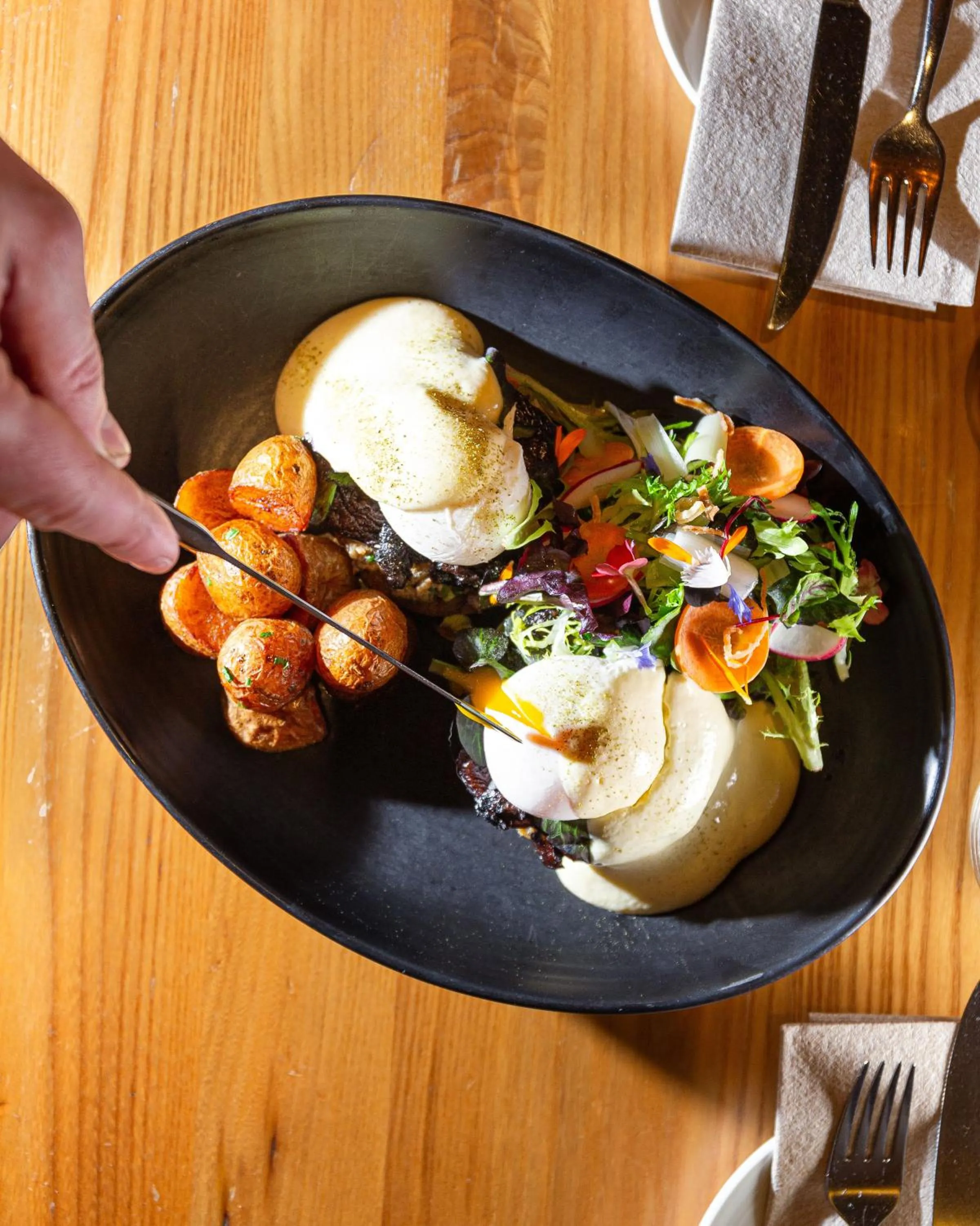 Restaurant/places to eat in Hotel Manoir Victoria