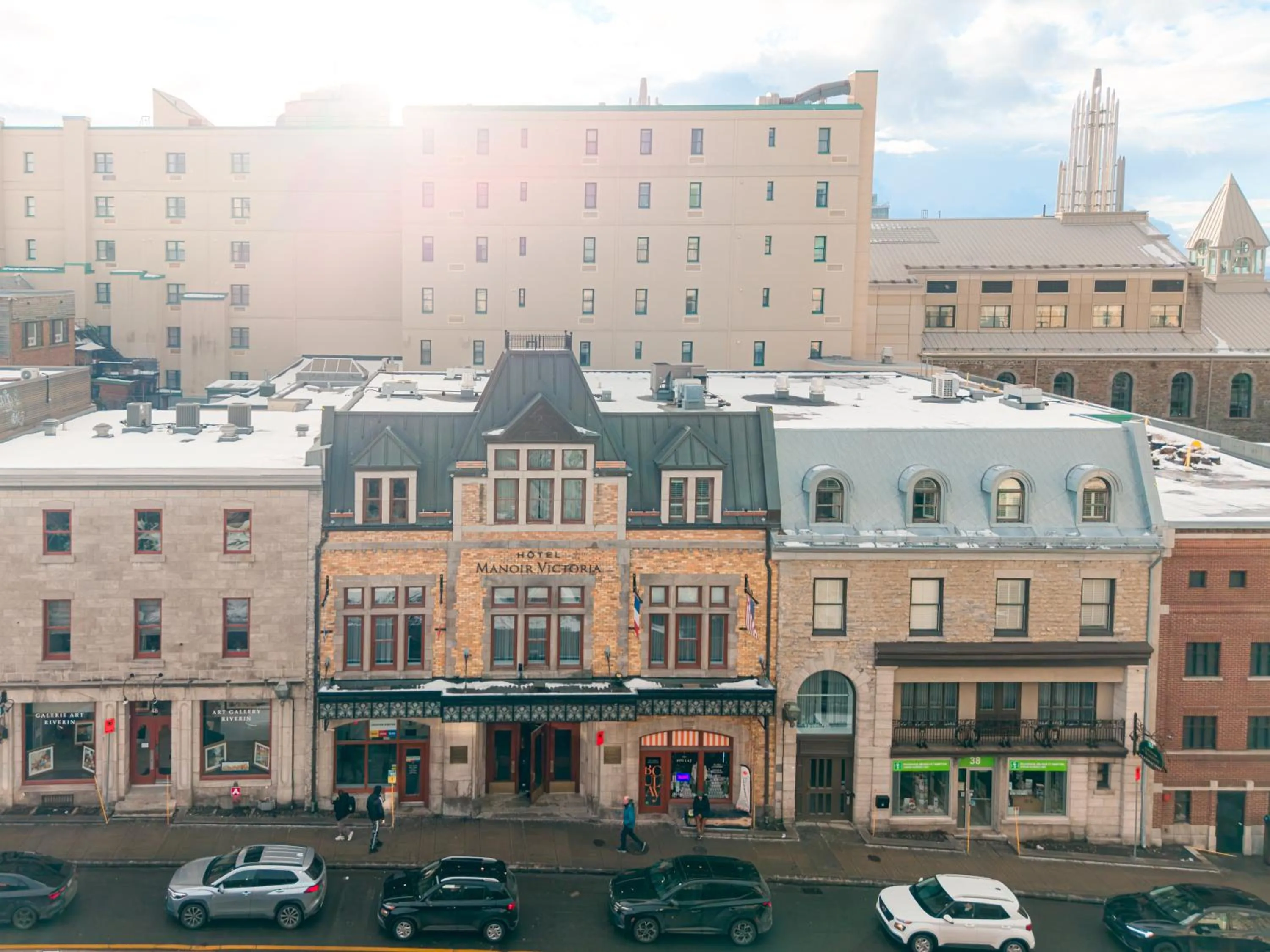 Property building in Hotel Manoir Victoria