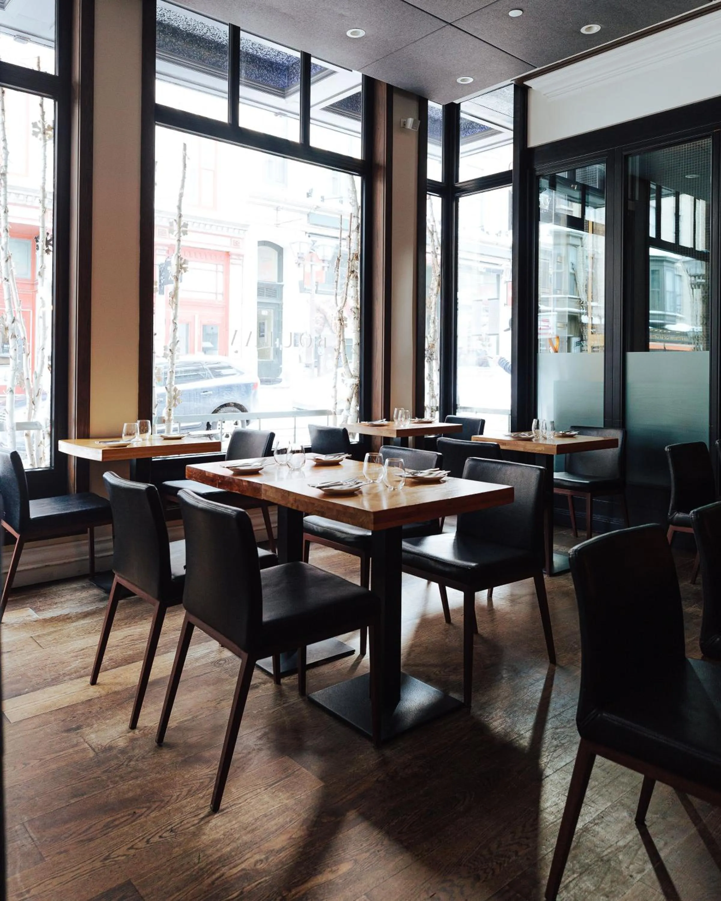 Restaurant/places to eat in Hotel Manoir Victoria