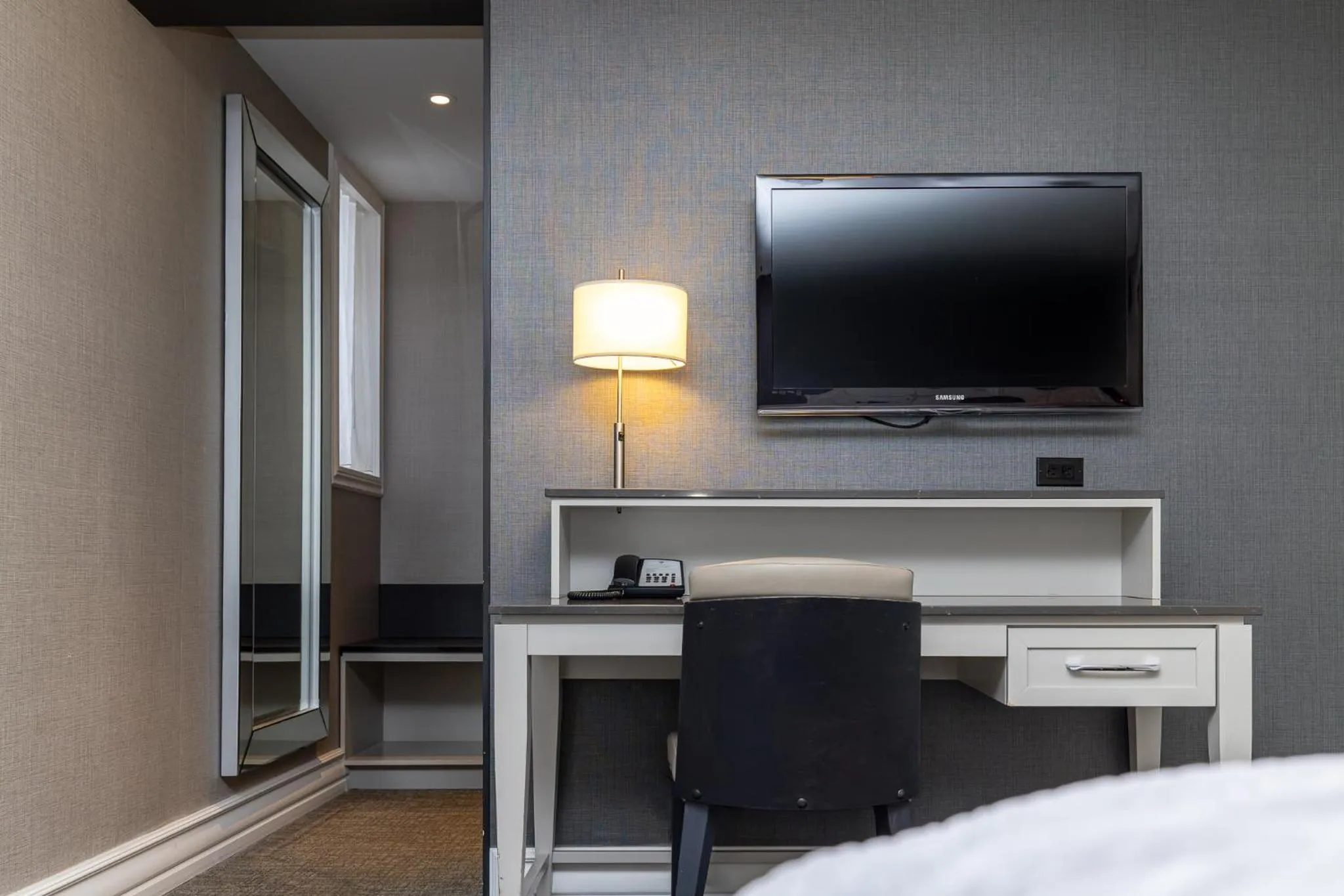 Bedroom, Bed in Hotel Manoir Victoria