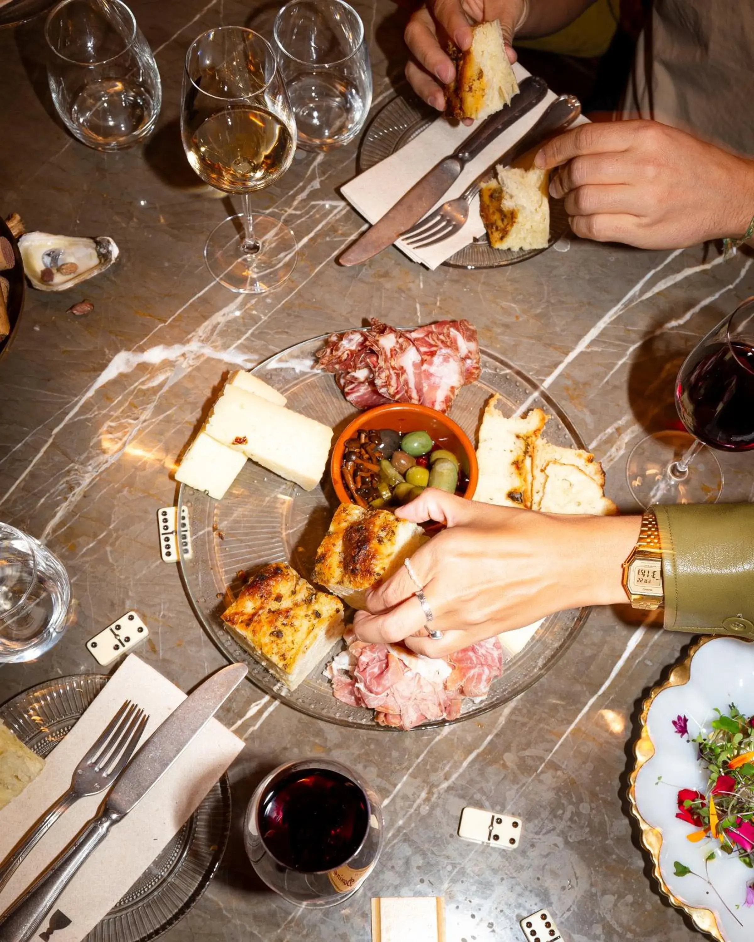 Restaurant/places to eat in Hotel Manoir Victoria Restaurant/places to eat in Hotel Manoir Victoria