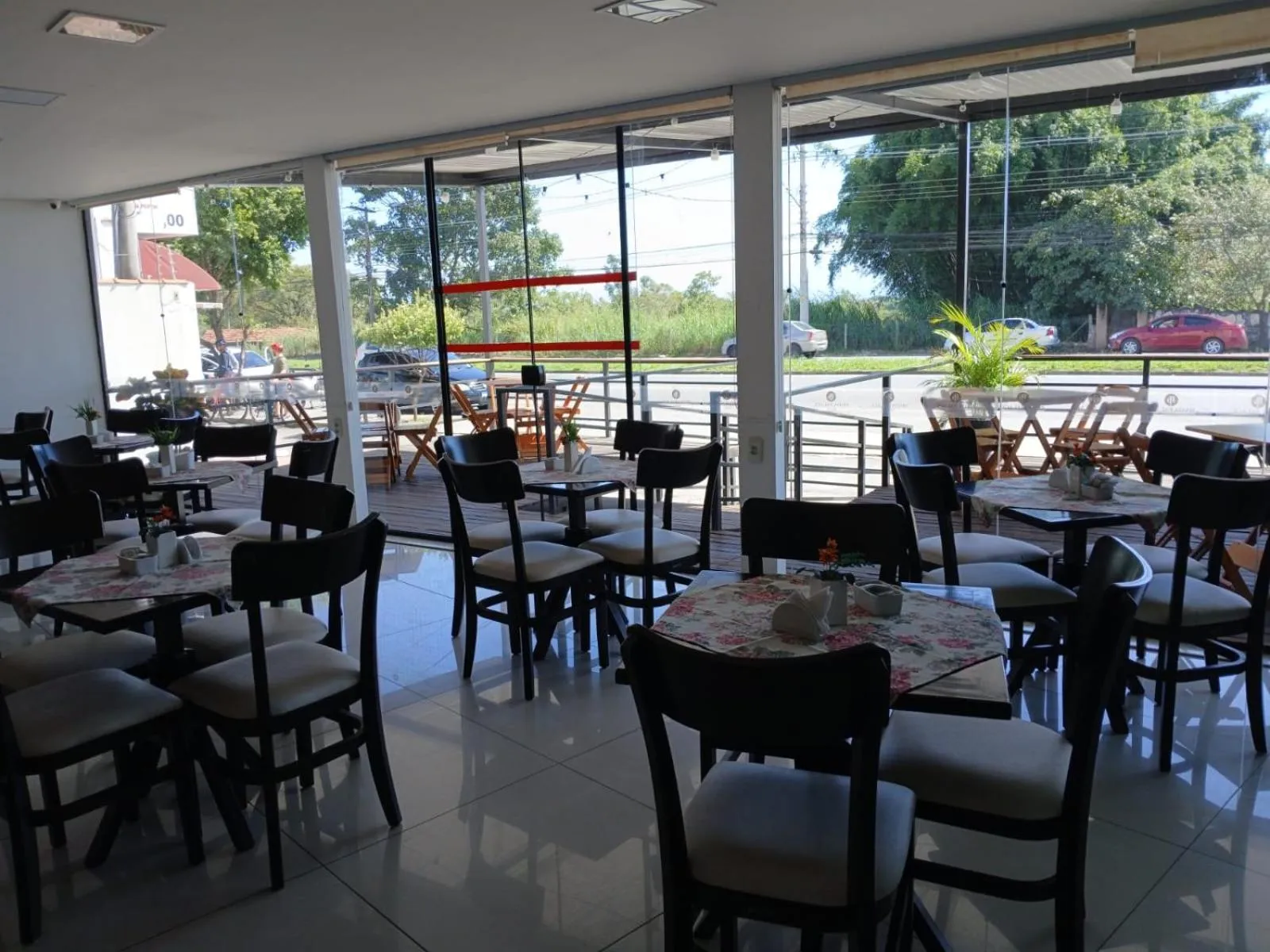 Restaurant/places to eat in Pinda Palace Hotel