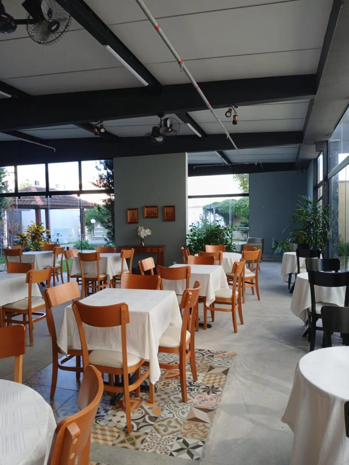 Restaurant/places to eat in Pinda Palace Hotel