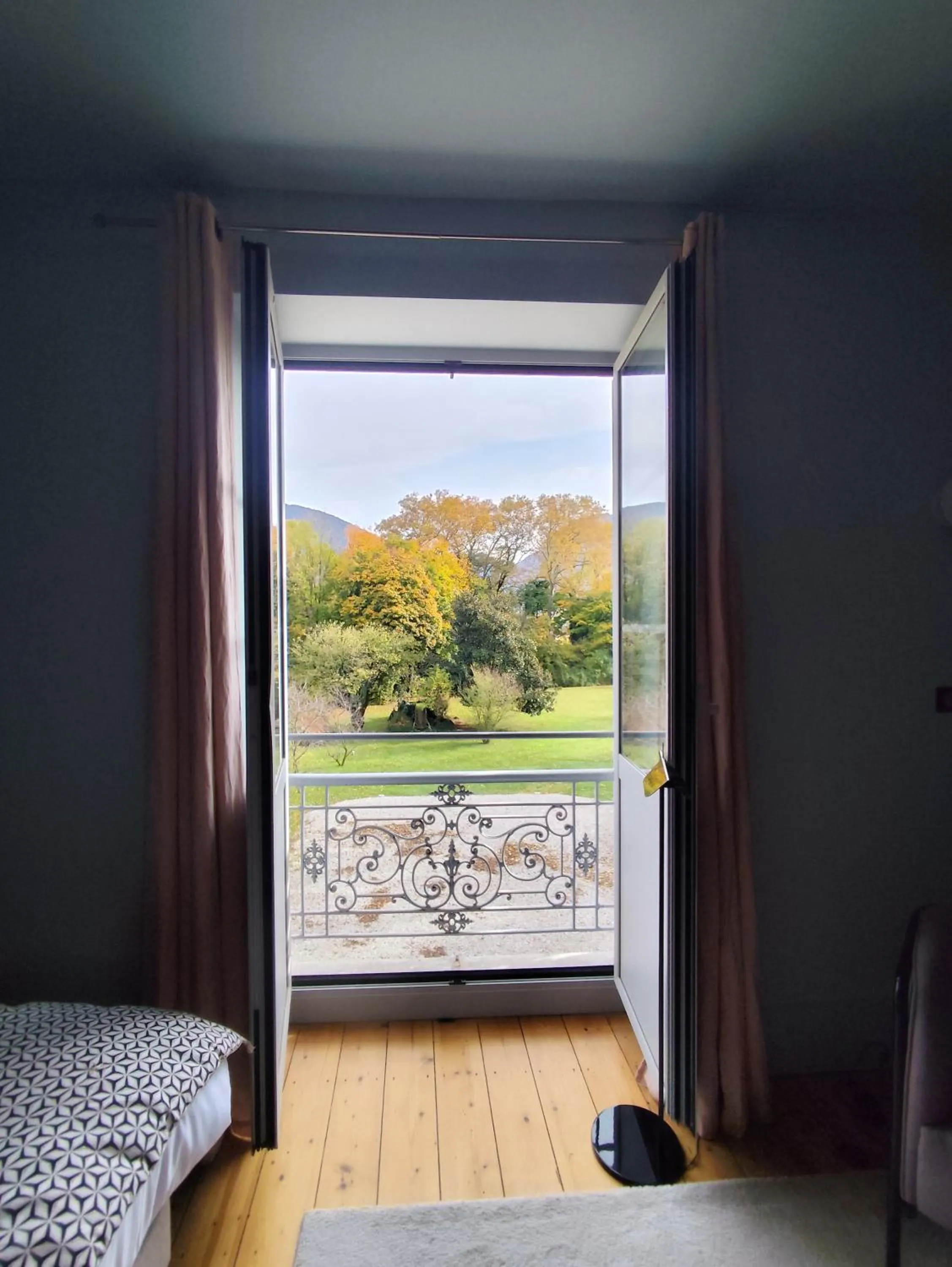 Bed in Domaine Clairfontaine Noyarey - Suites Junior