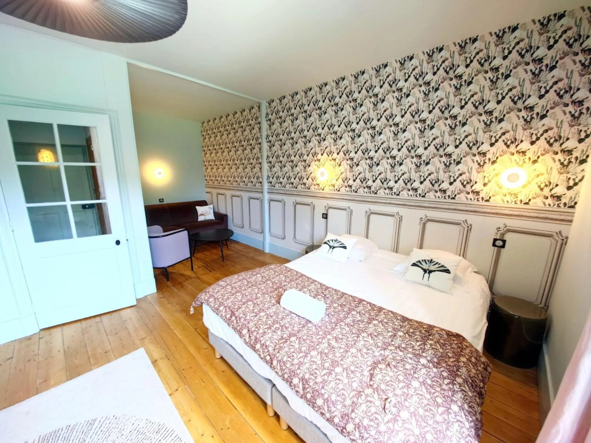 Bed in Domaine Clairfontaine Noyarey - Suites Junior