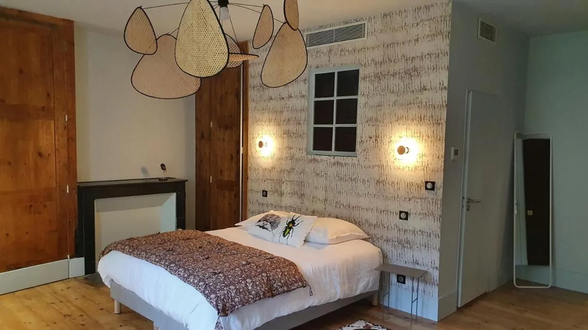 Bed in Domaine Clairfontaine Noyarey - Suites Junior