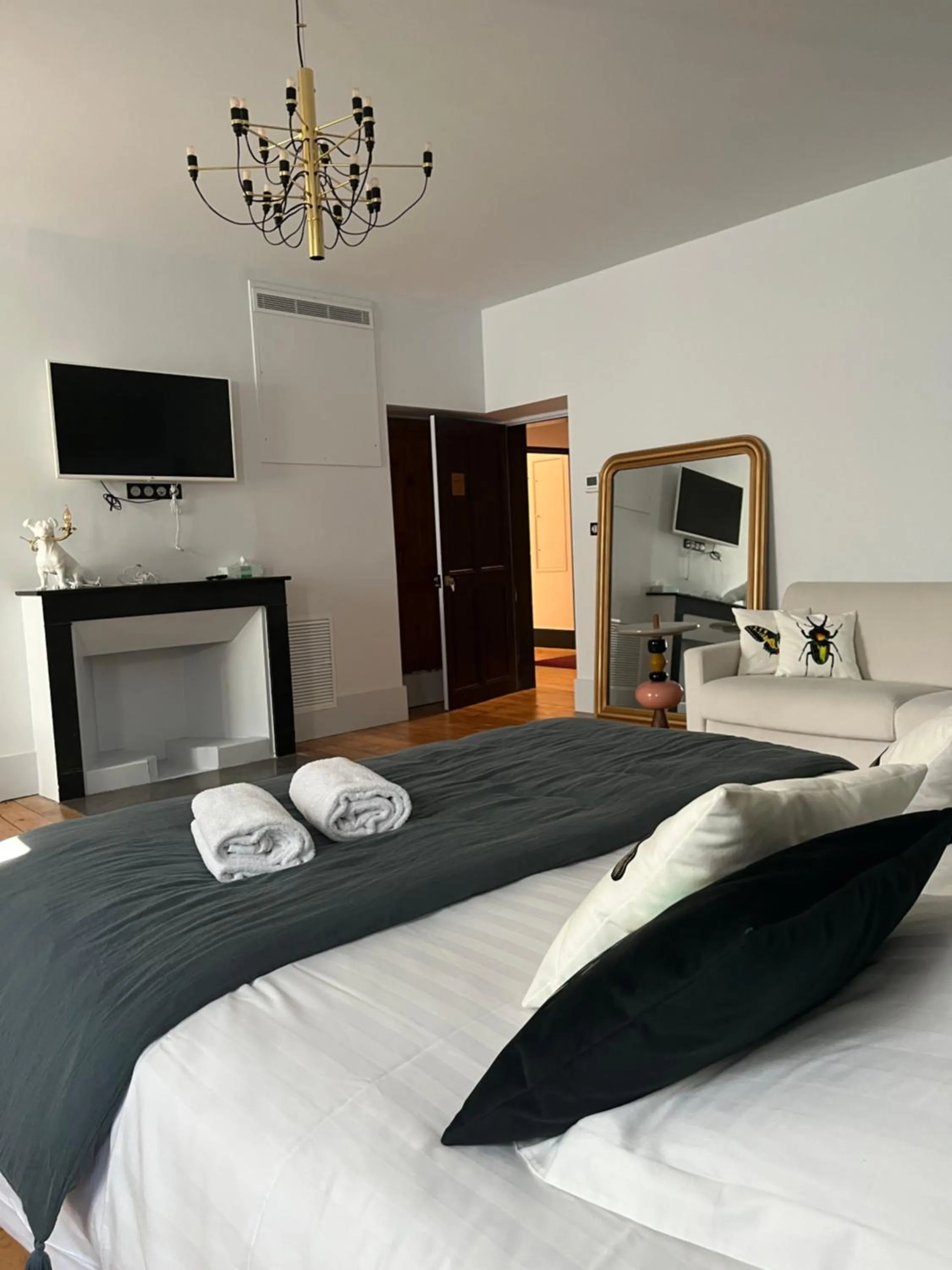 Bed in Domaine Clairfontaine Noyarey - Suites Junior