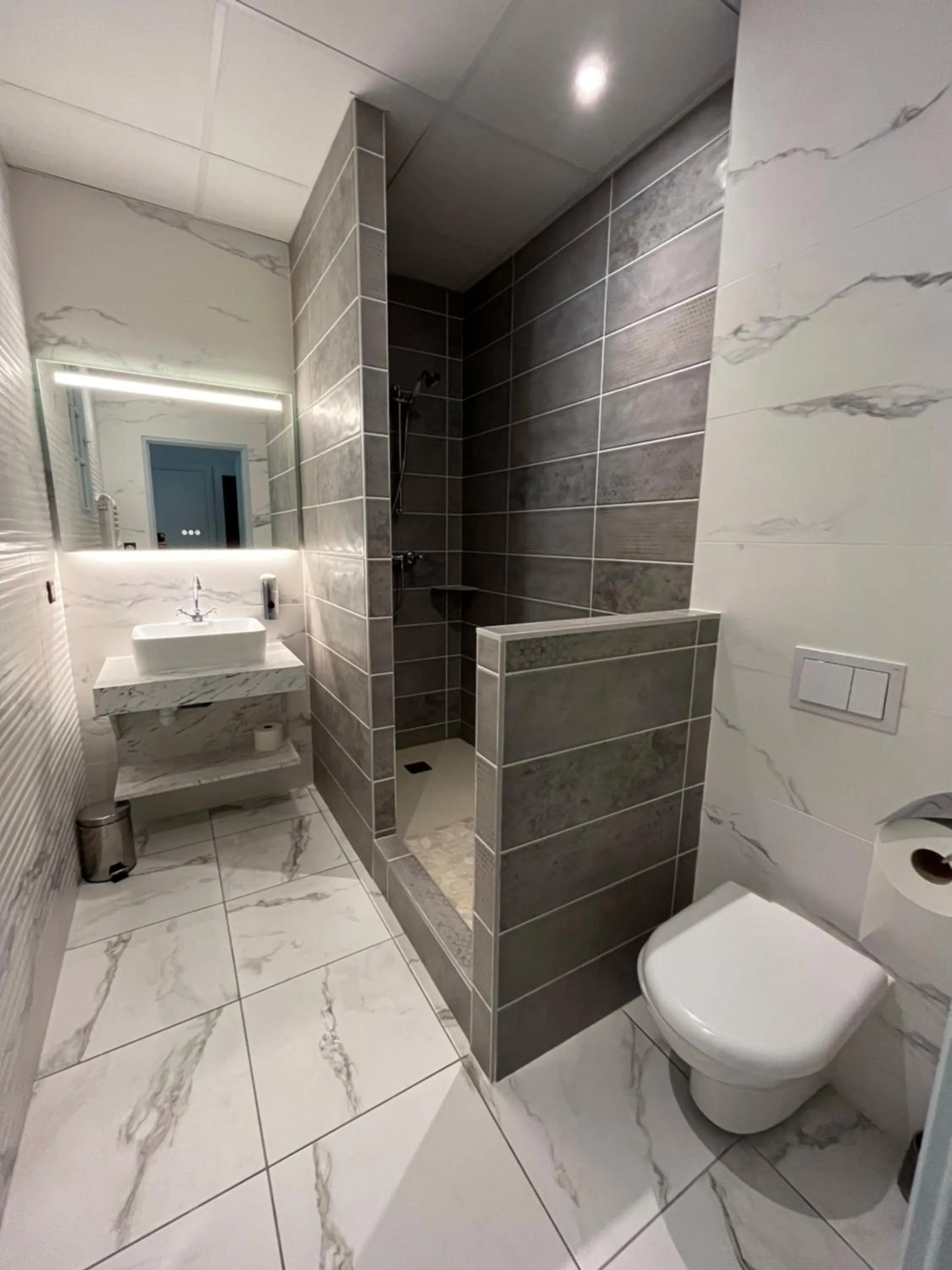 Shower in Domaine Clairfontaine Noyarey - Suites Junior