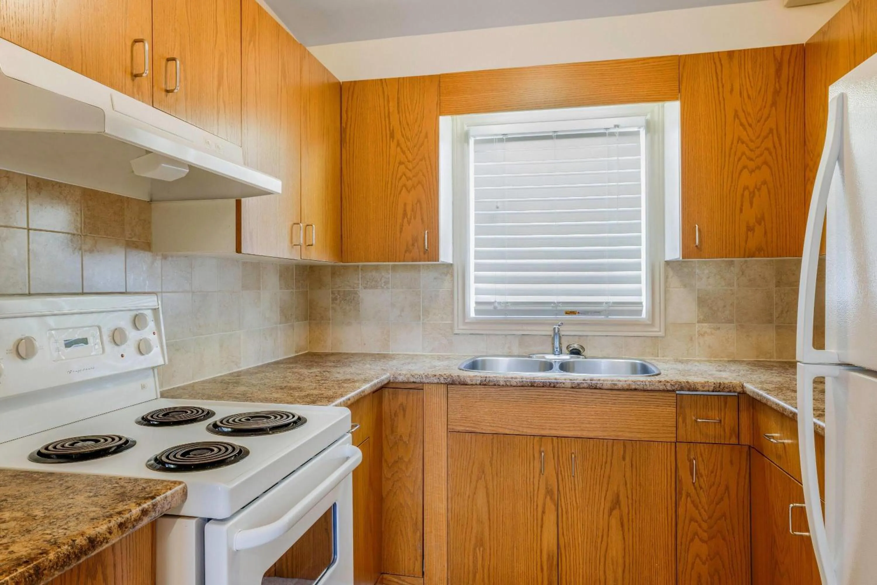 Photo of the whole room in Travelodge by Wyndham Niagara Falls At the Falls