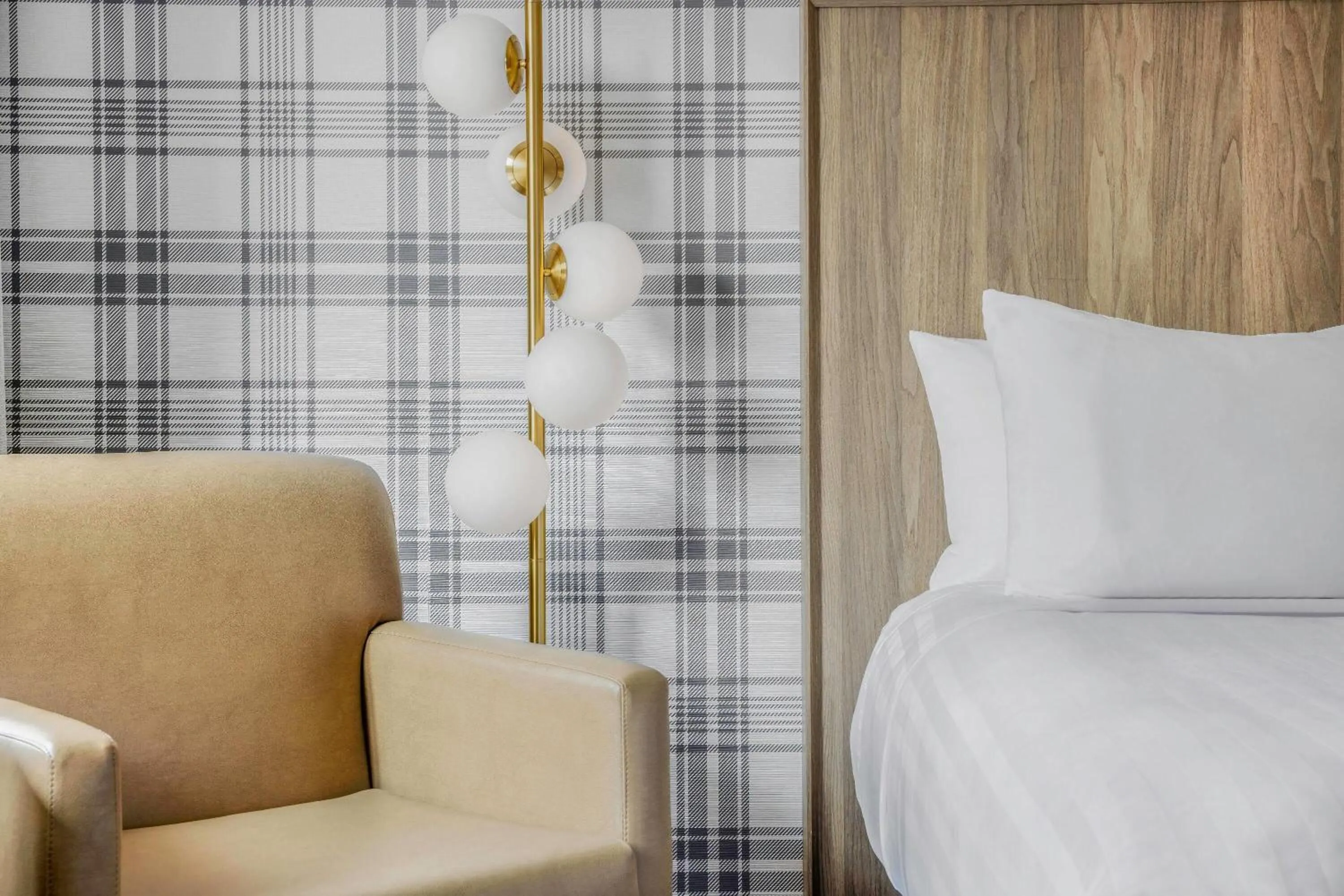 Bed in Travelodge by Wyndham Niagara Falls At the Falls