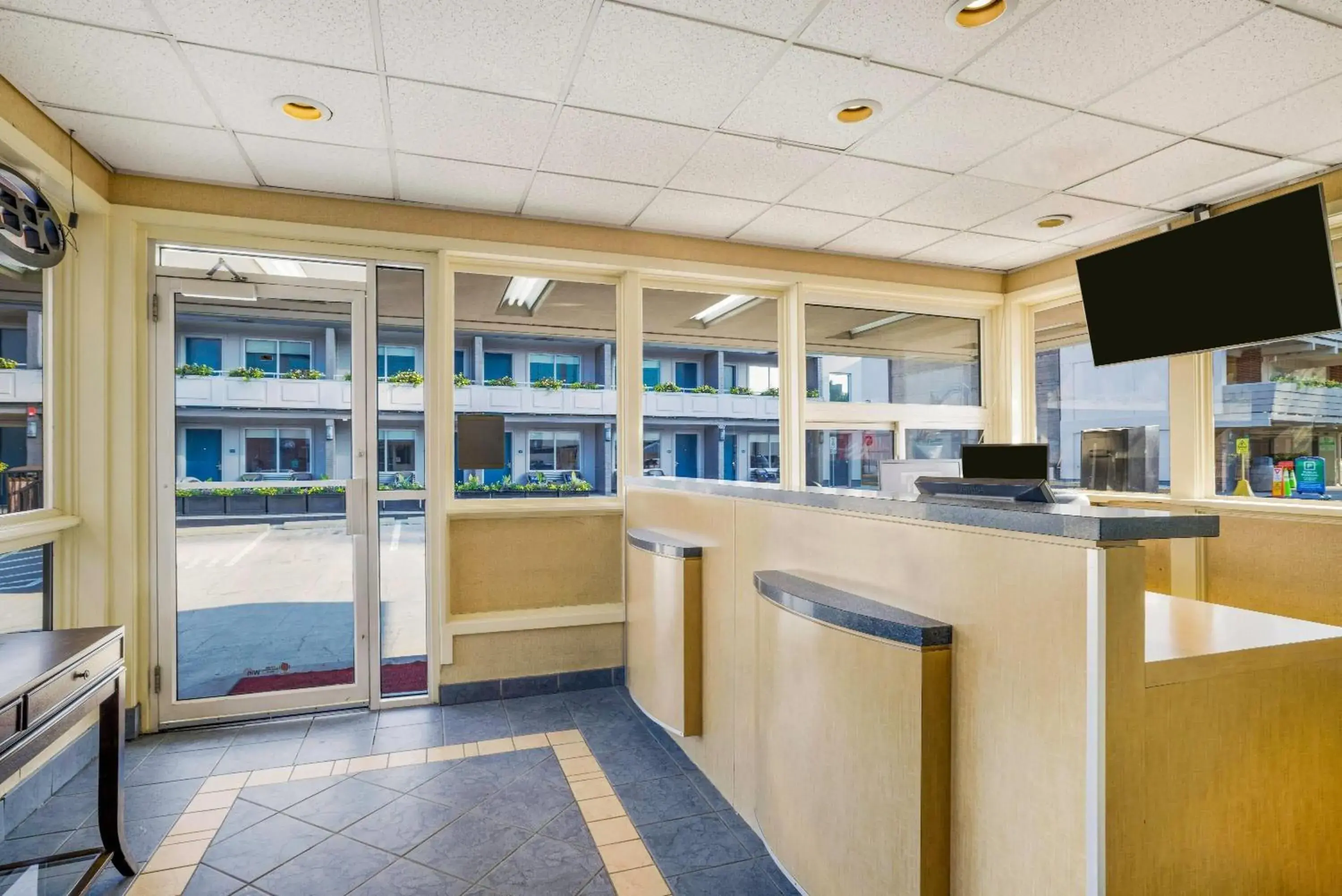 Lobby or reception in Travelodge by Wyndham Niagara Falls At the Falls Lobby or reception in Travelodge by Wyndham Niagara Falls At the Falls