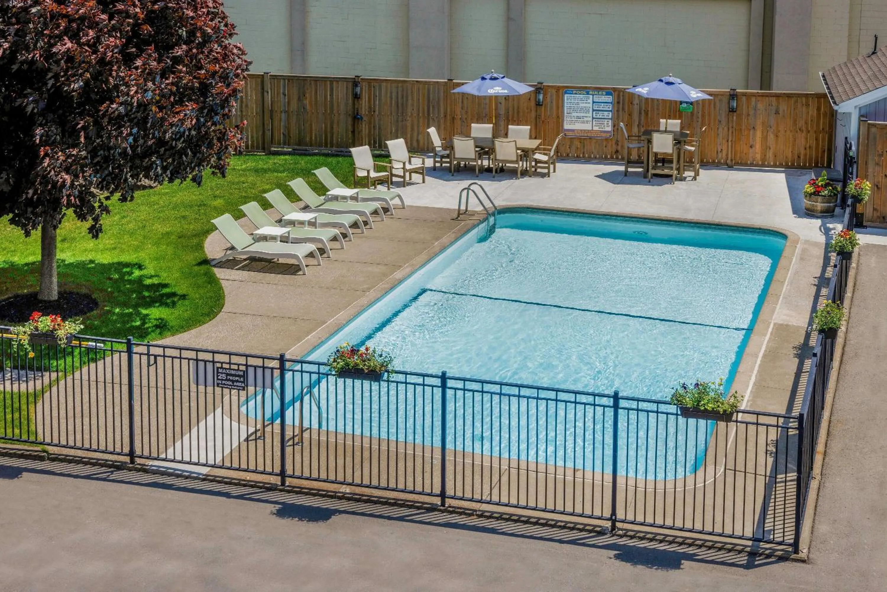 Swimming pool in Travelodge by Wyndham Niagara Falls At the Falls