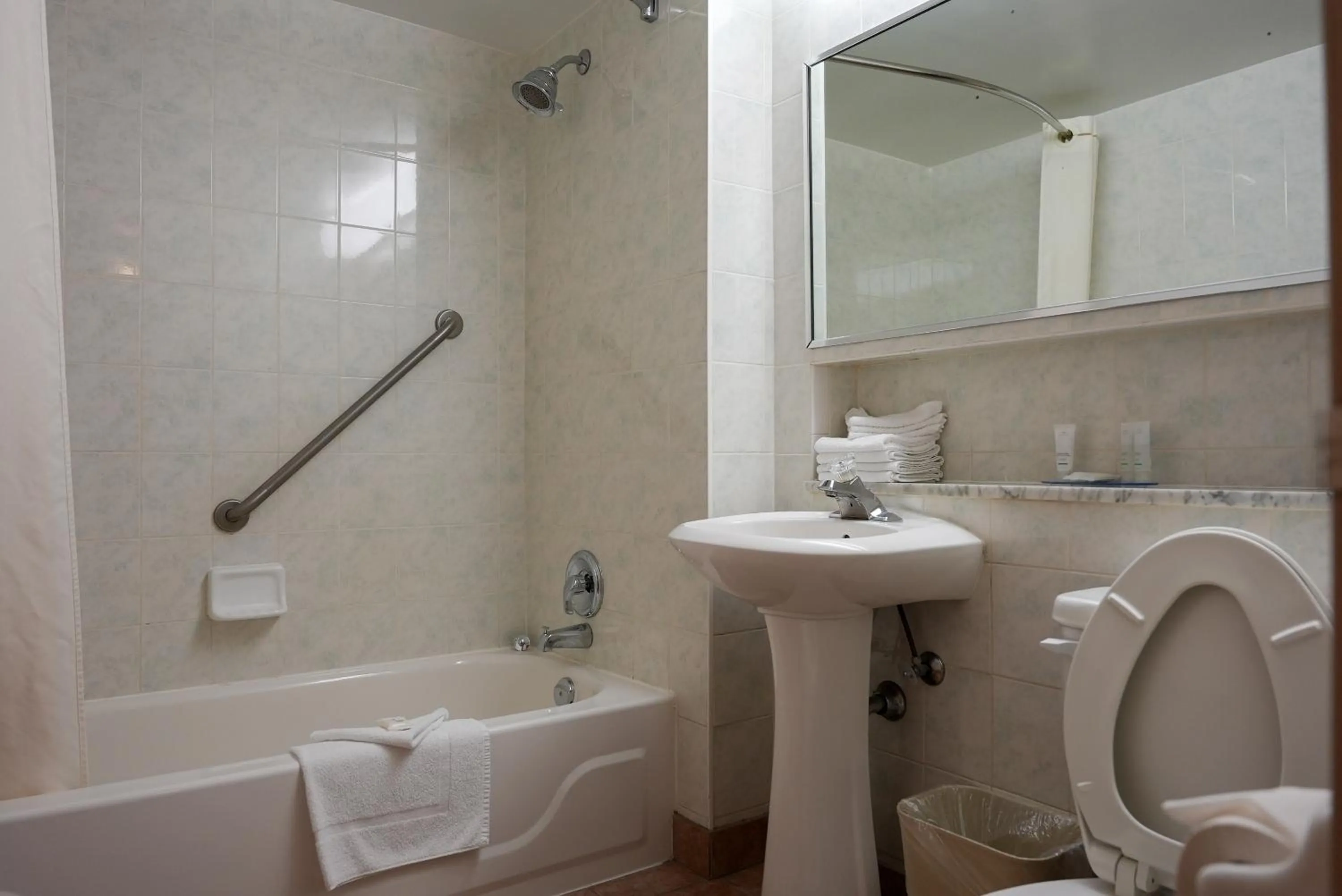 Shower in Travelodge by Wyndham Niagara Falls At the Falls