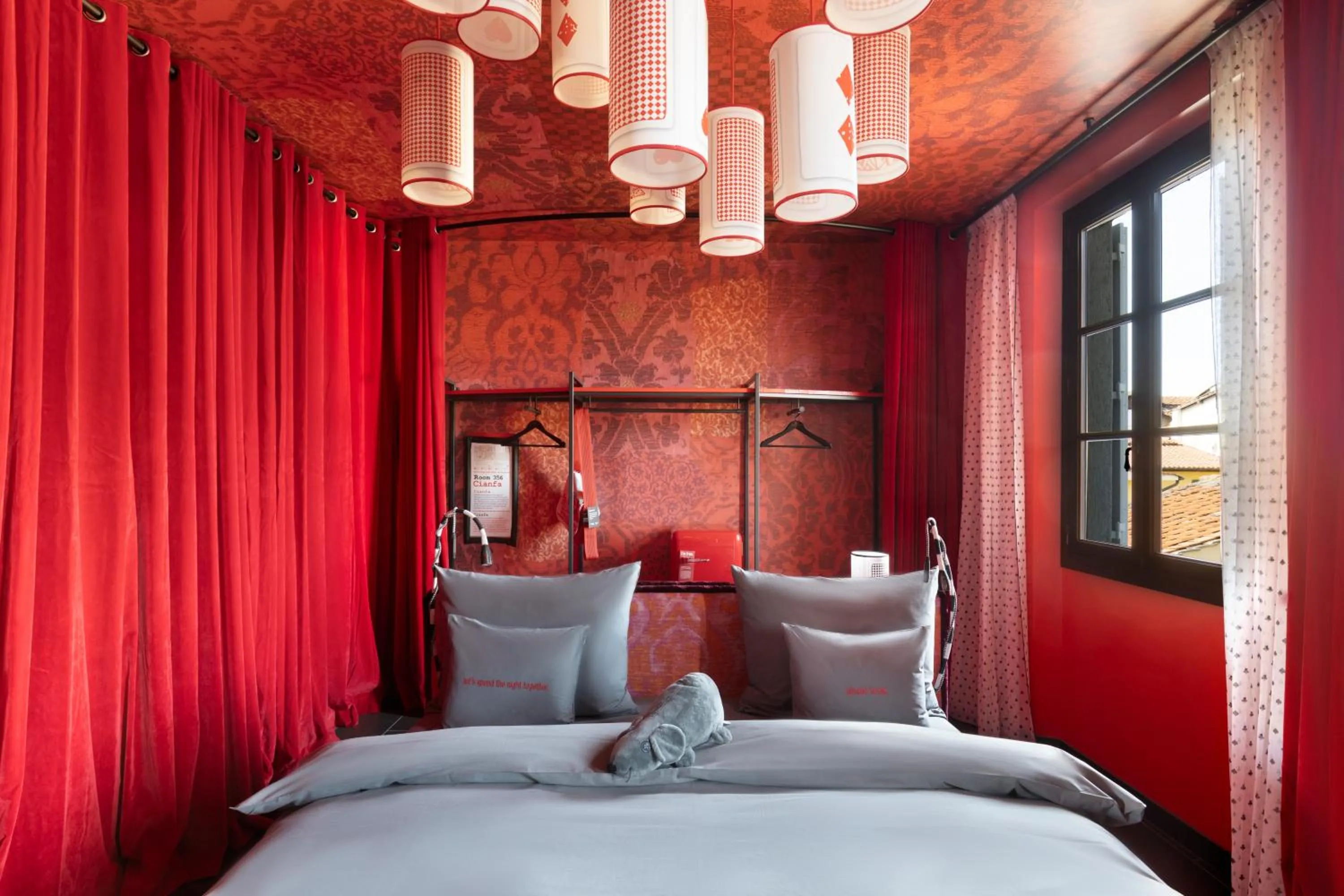 Bedroom, Bed in 25hours Hotel Florence Piazza San Paolino