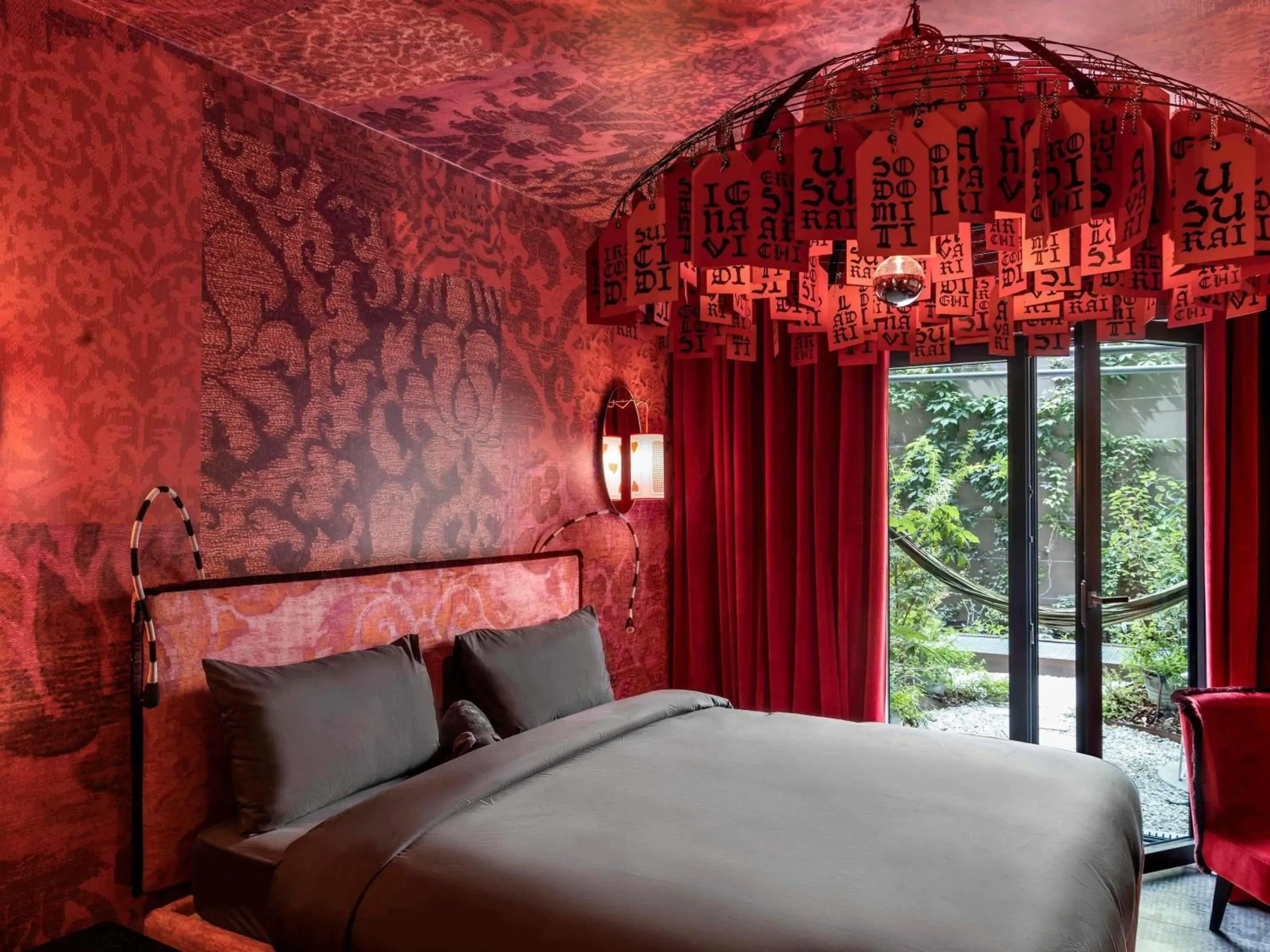 Large Rosso with Private Garden in 25hours Hotel Florence Piazza San Paolino Large Rosso with Private Garden in 25hours Hotel Florence Piazza San Paolino