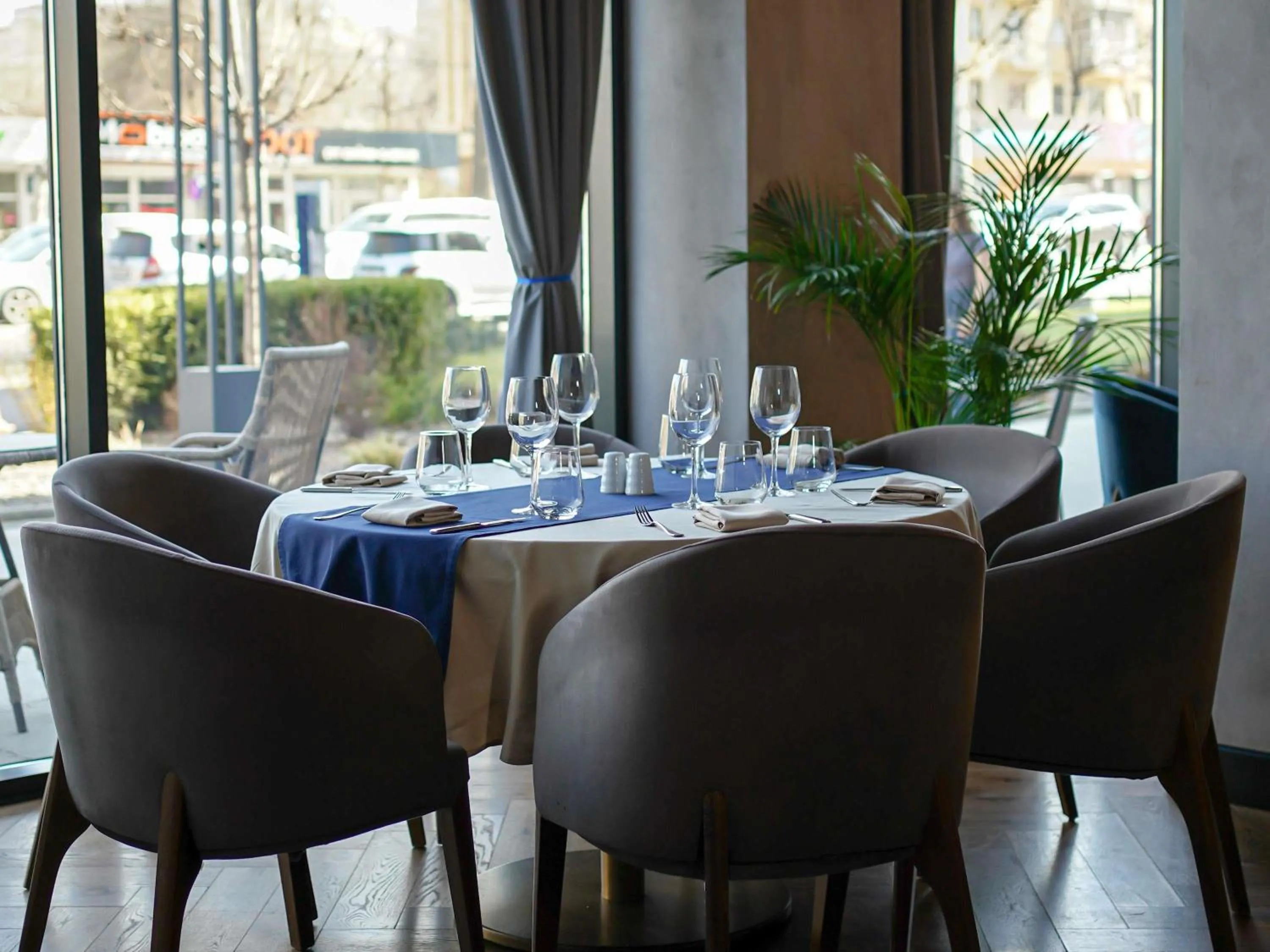 Restaurant/places to eat in Novotel Bishkek City Center