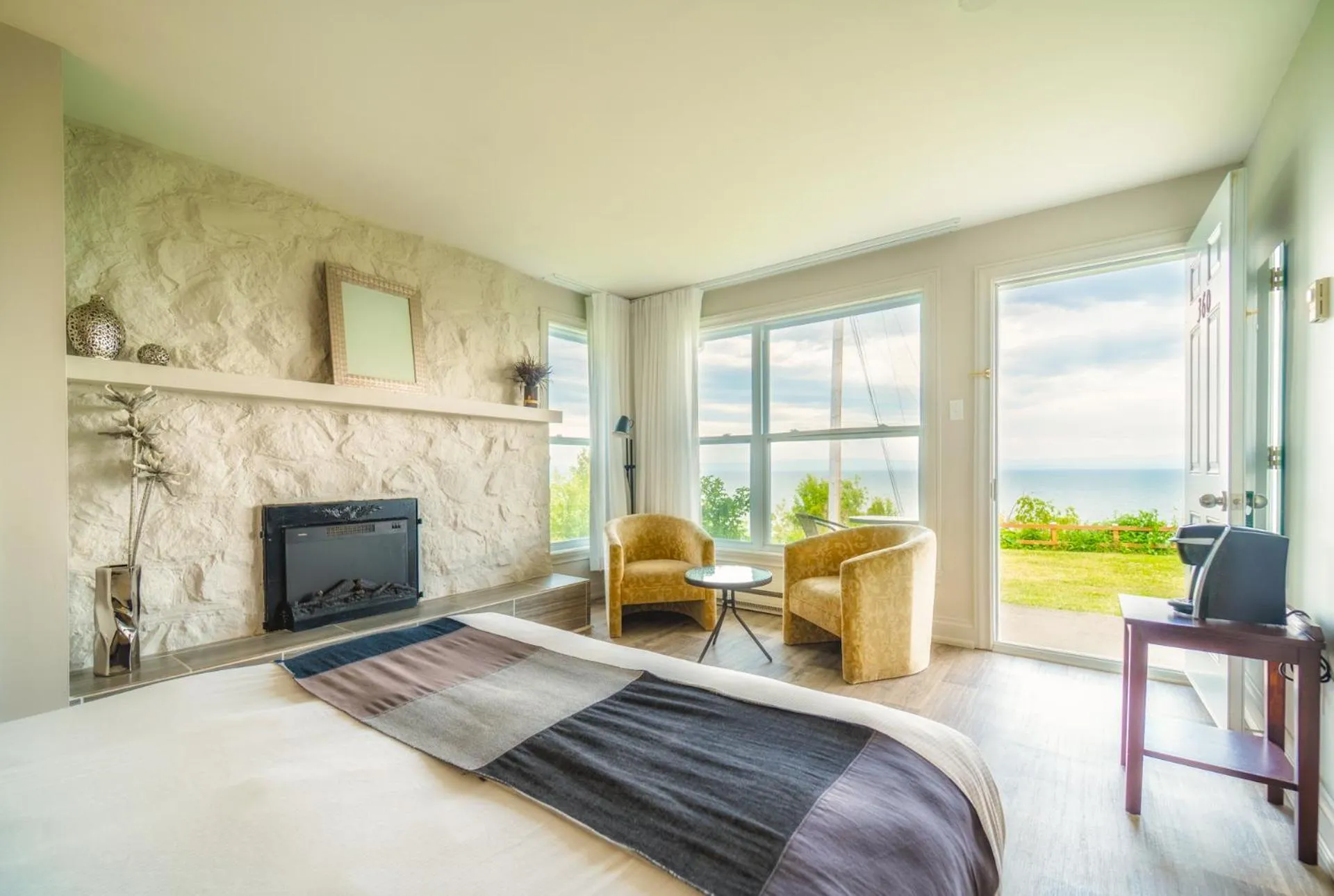 hair dresser in Hotel Cap-aux-Pierres