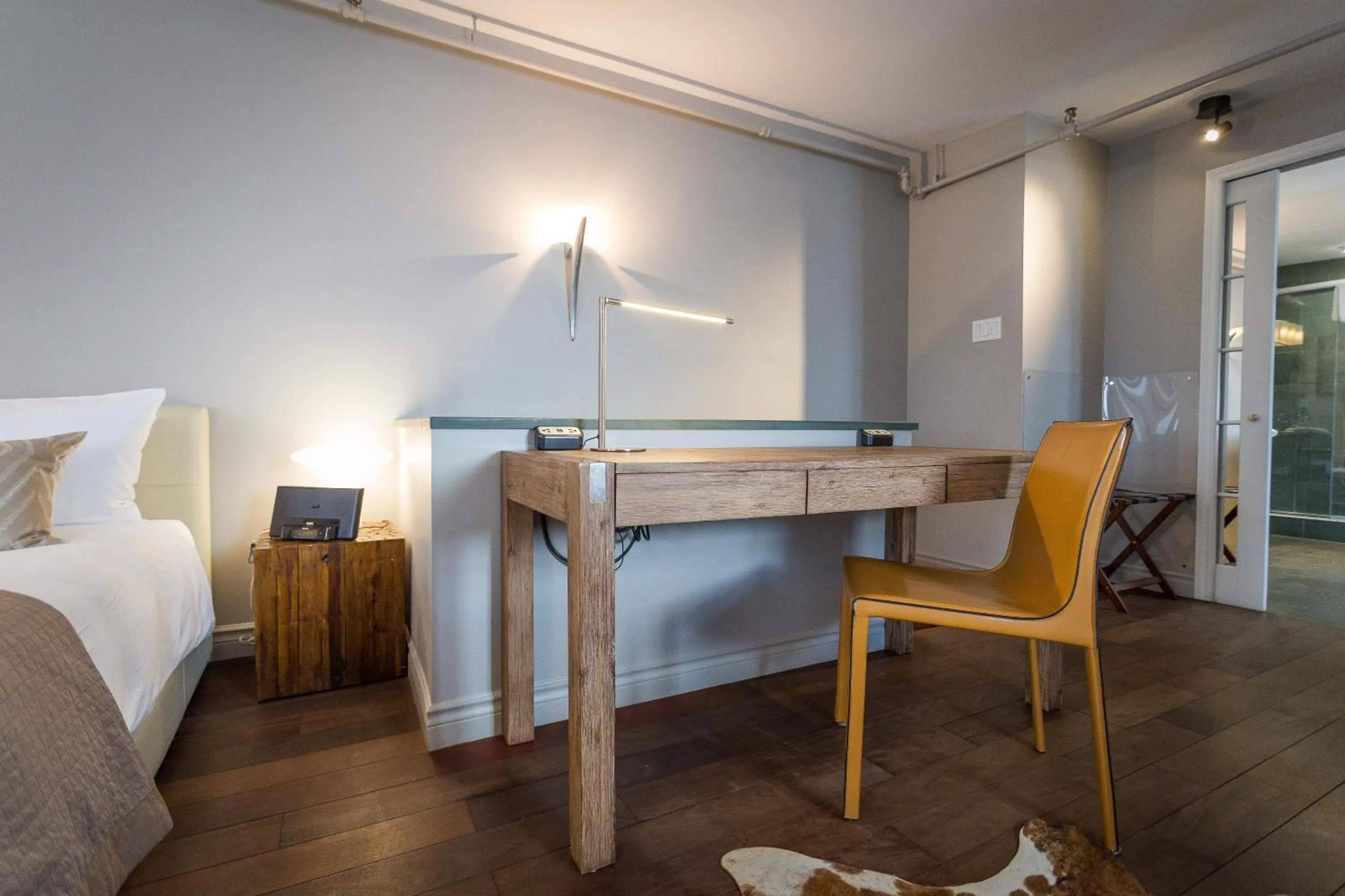 Seating area, Bed in Hotel le Priori