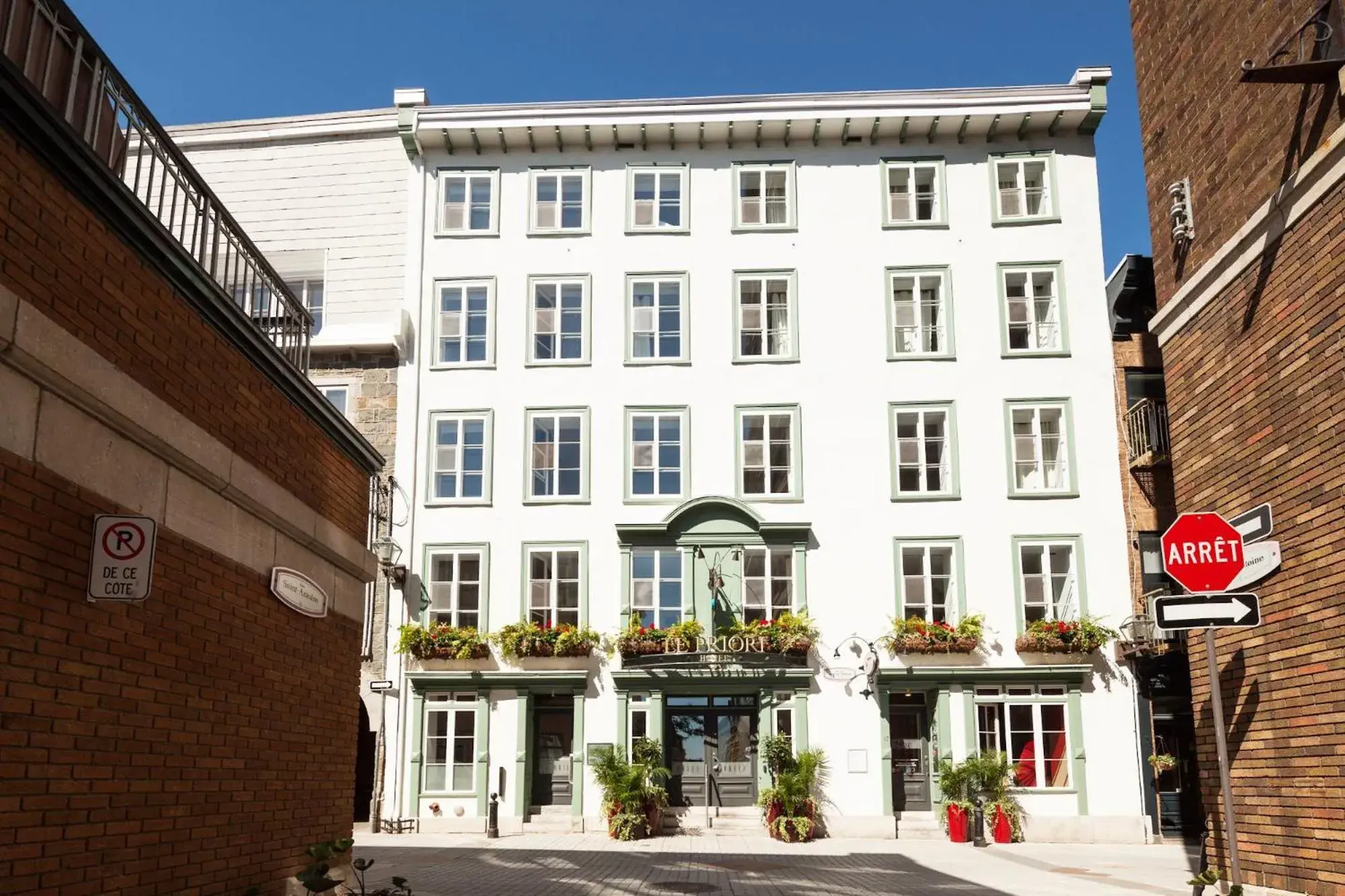 Facade/entrance in Hotel le Priori Facade/entrance in Hotel le Priori