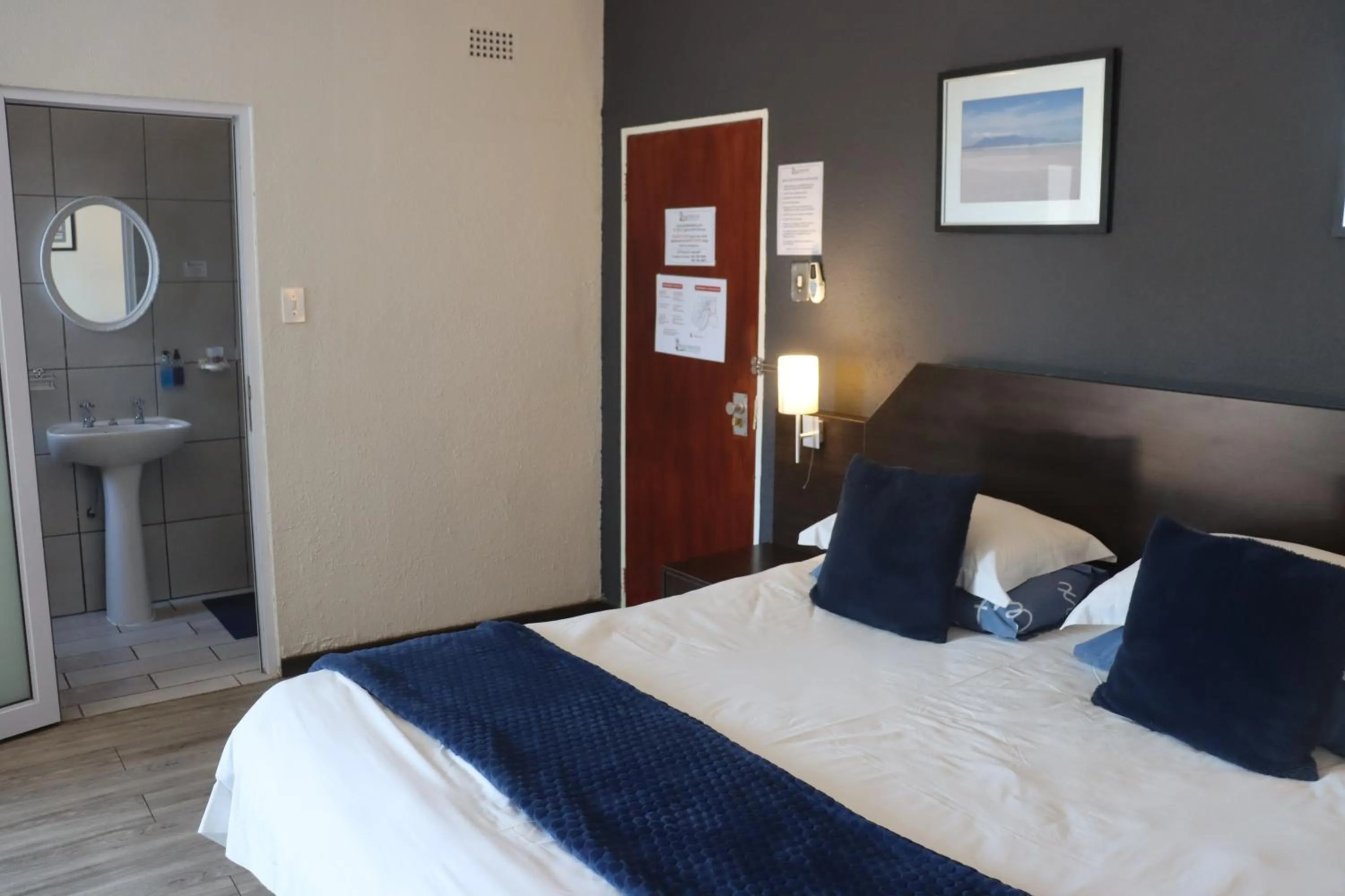 Bed in Beachwood Inn Melkbosstrand