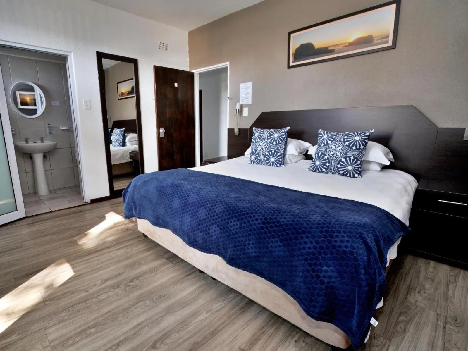 Bed in Beachwood Inn Melkbosstrand