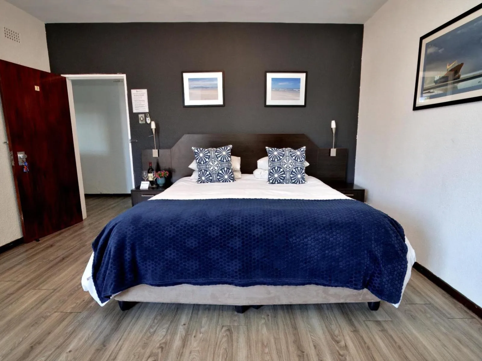 Photo of the whole room, Bed in Beachwood Inn Melkbosstrand