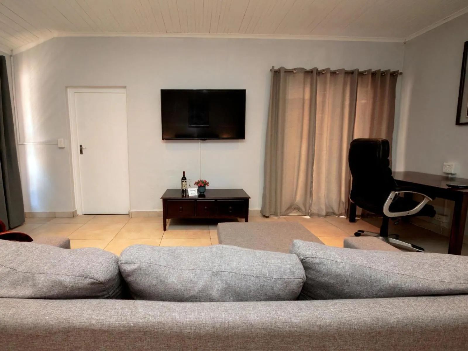 Photo of the whole room in Beachwood Inn Melkbosstrand