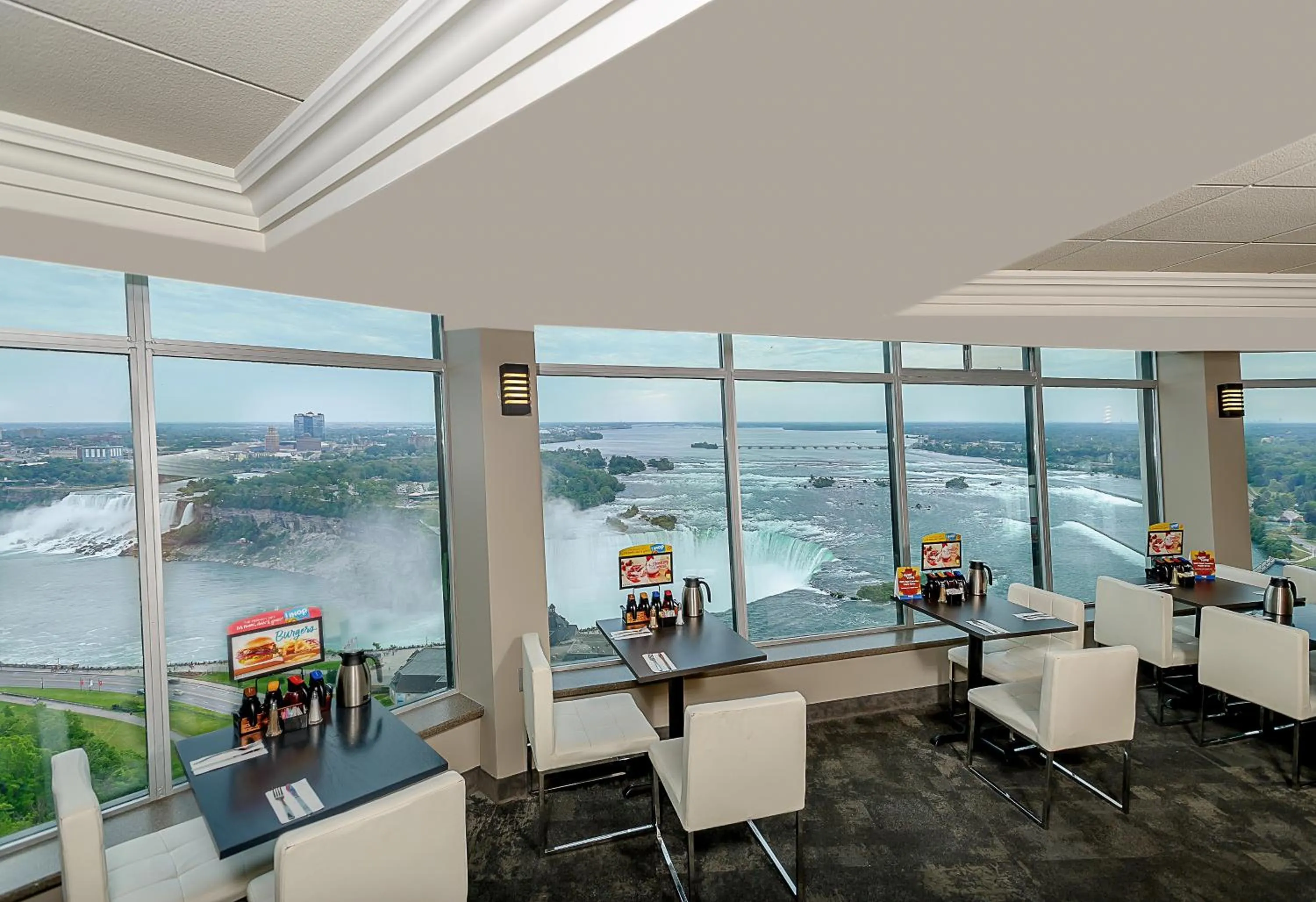 Restaurant/places to eat in Tower Hotel at Fallsview