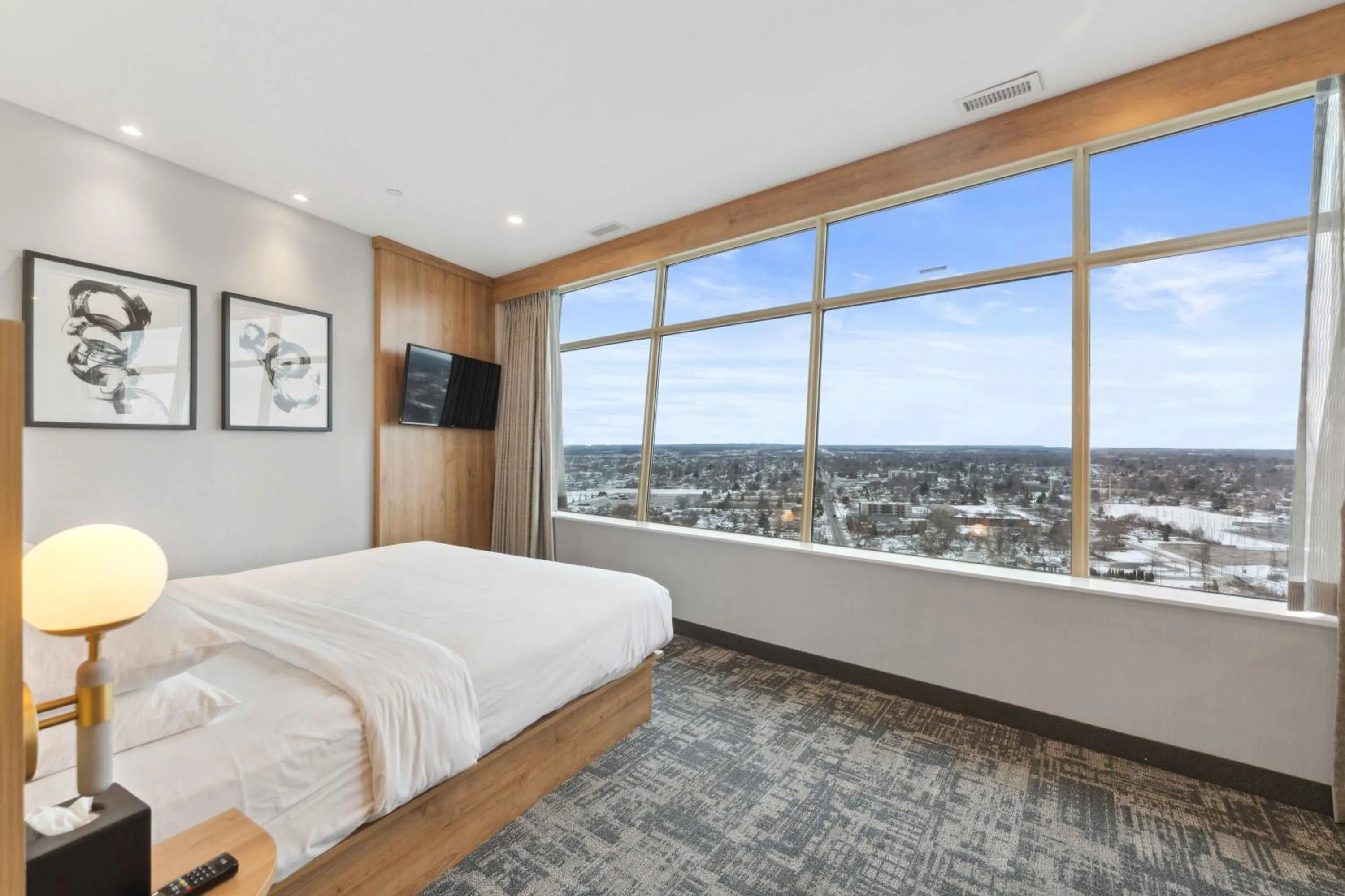 Bed in Tower Hotel at Fallsview