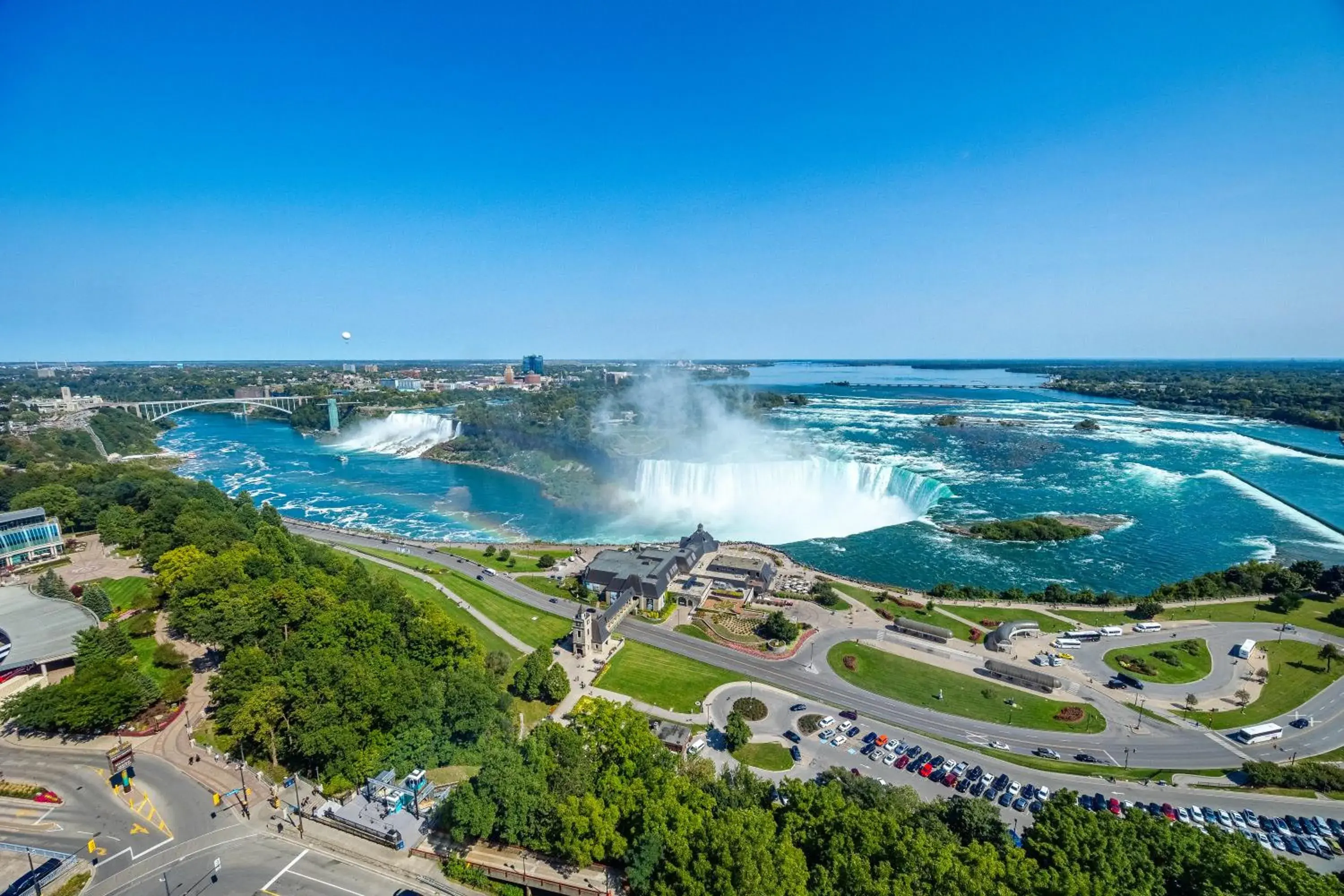 Day in Tower Hotel at Fallsview Day in Tower Hotel at Fallsview