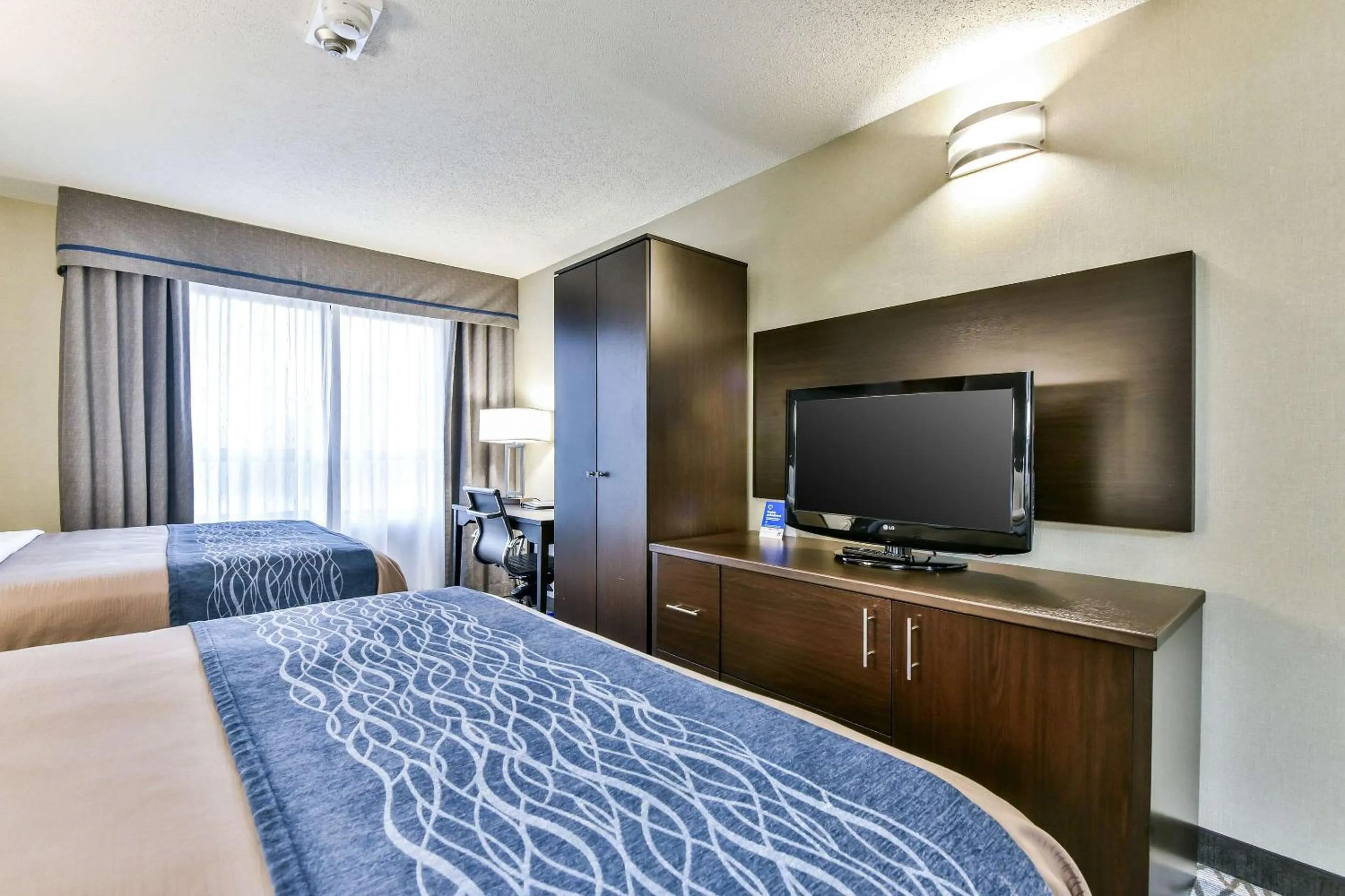 Photo of the whole room in Comfort Hotel Airport North