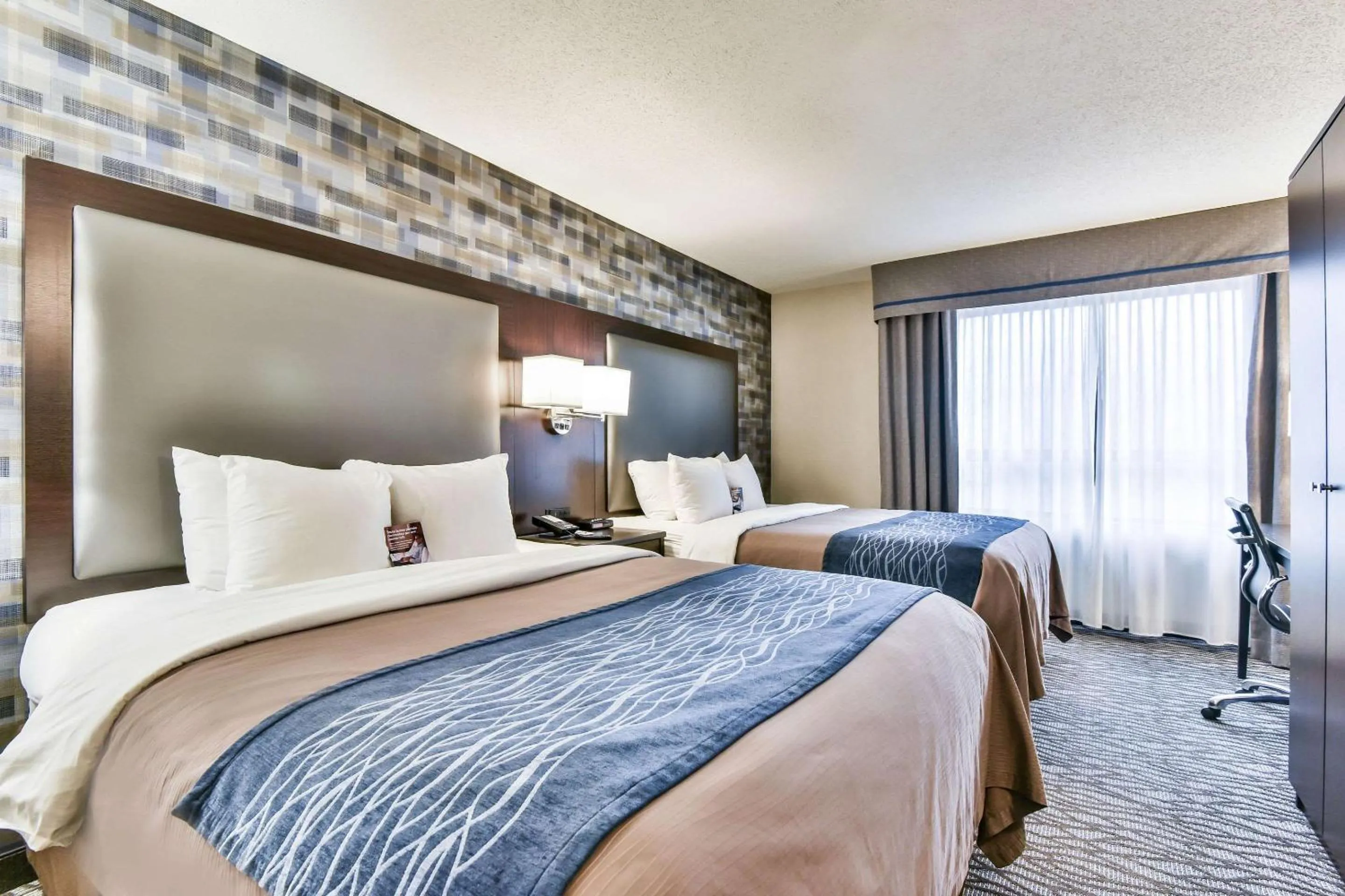 Photo of the whole room in Comfort Hotel Airport North