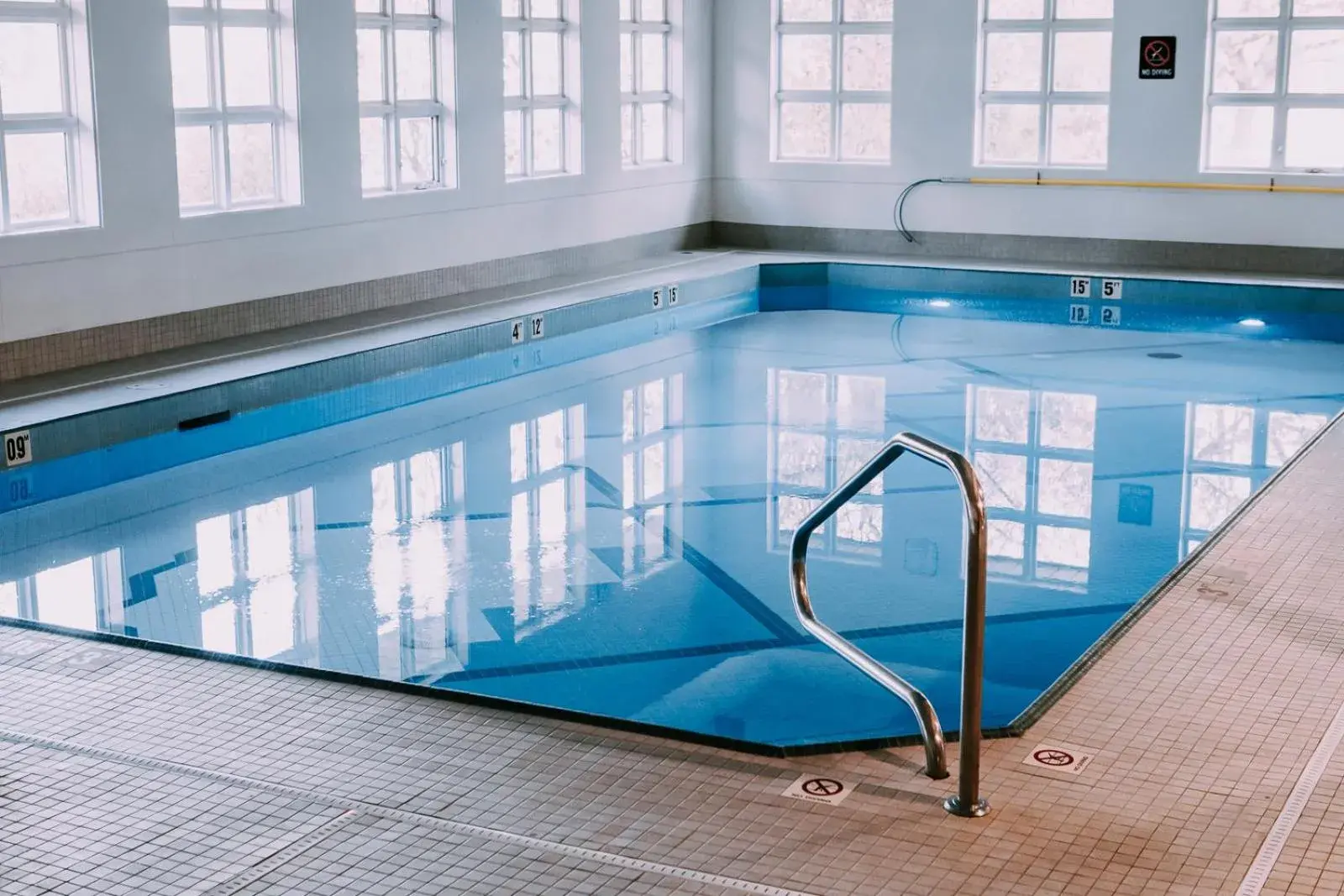 Swimming pool in Coast Canmore Hotel & Conference Centre Swimming pool in Coast Canmore Hotel & Conference Centre