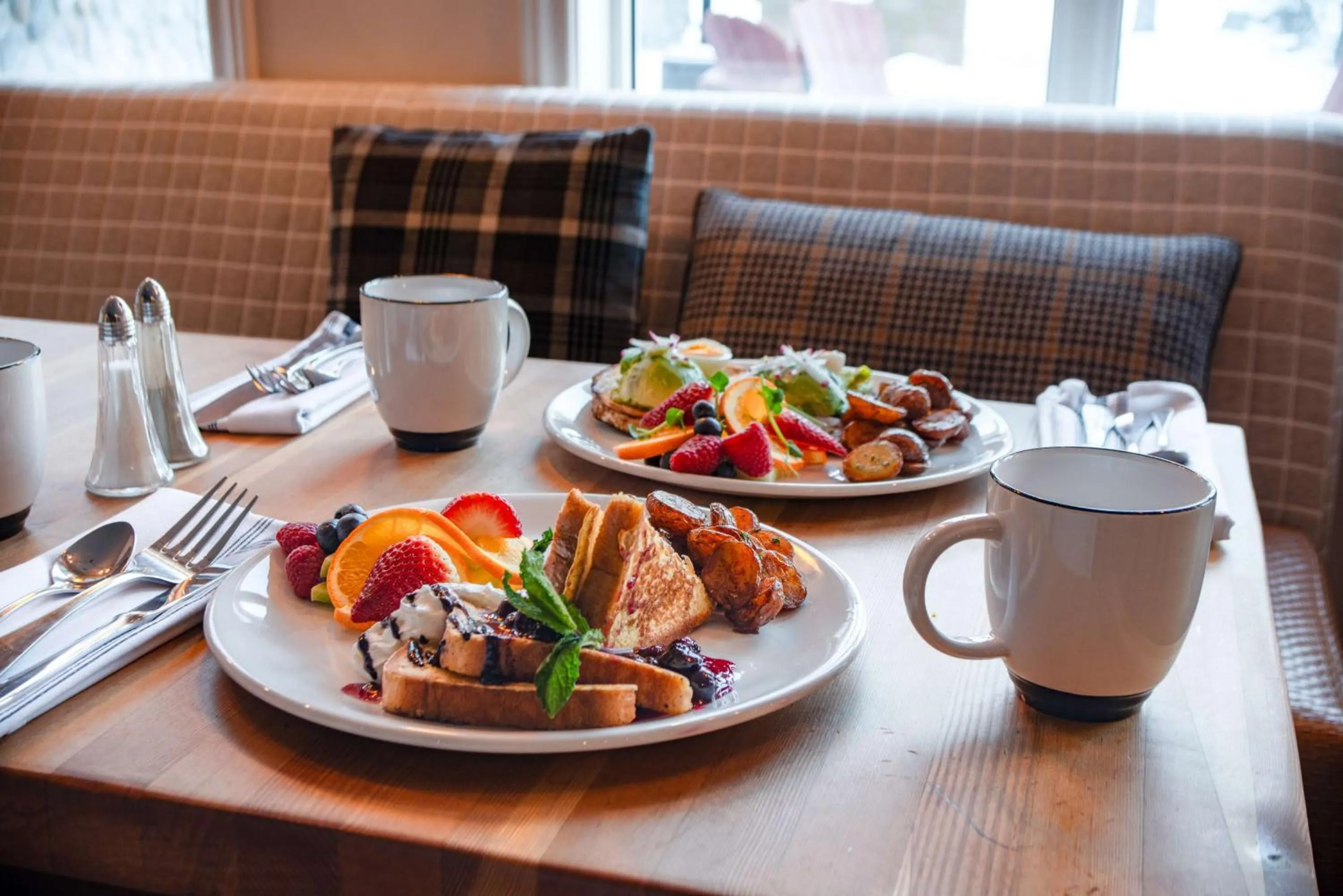 Restaurant/places to eat in Coast Canmore Hotel & Conference Centre