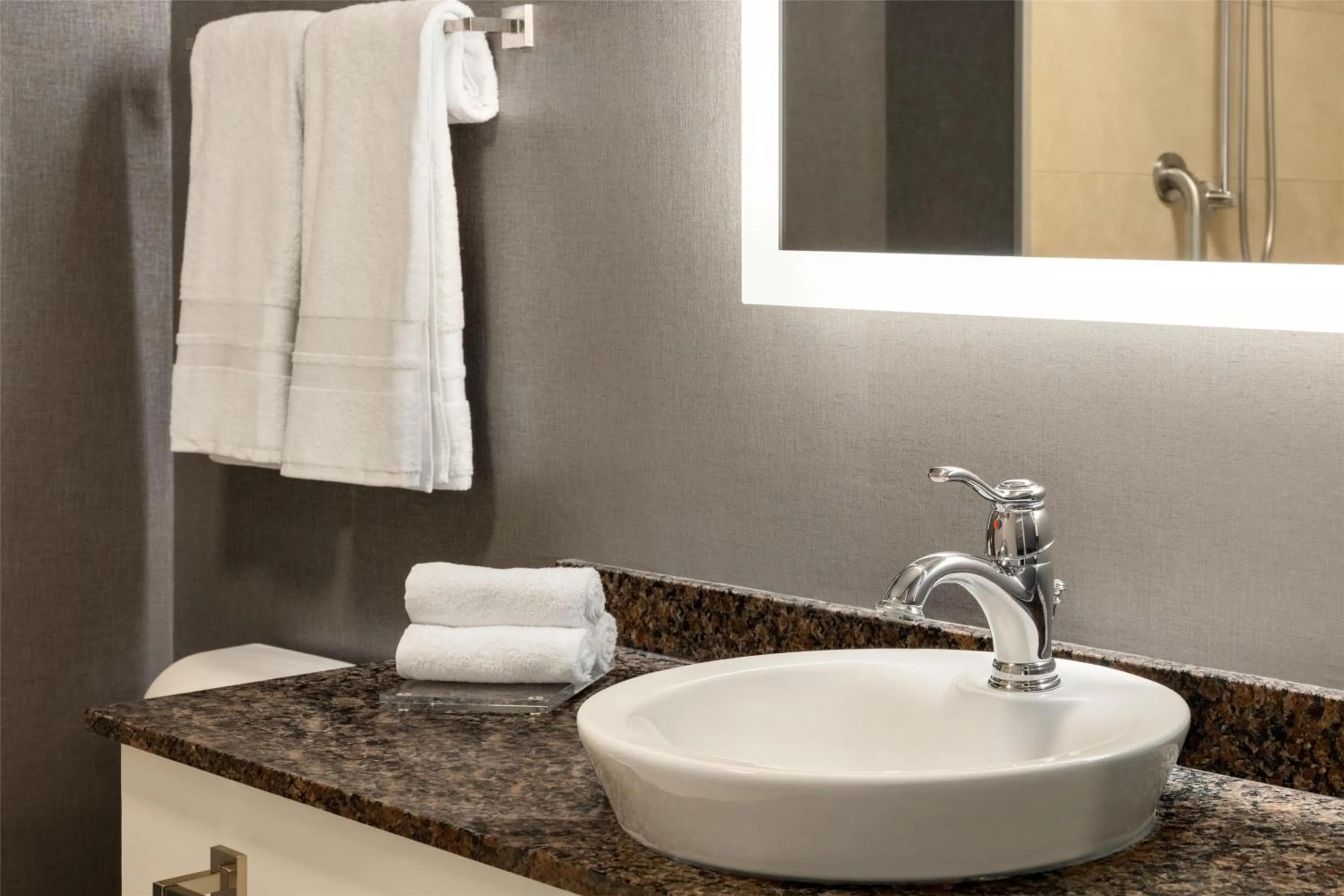 Bathroom in Best Western Plus City Centre Centre-Ville