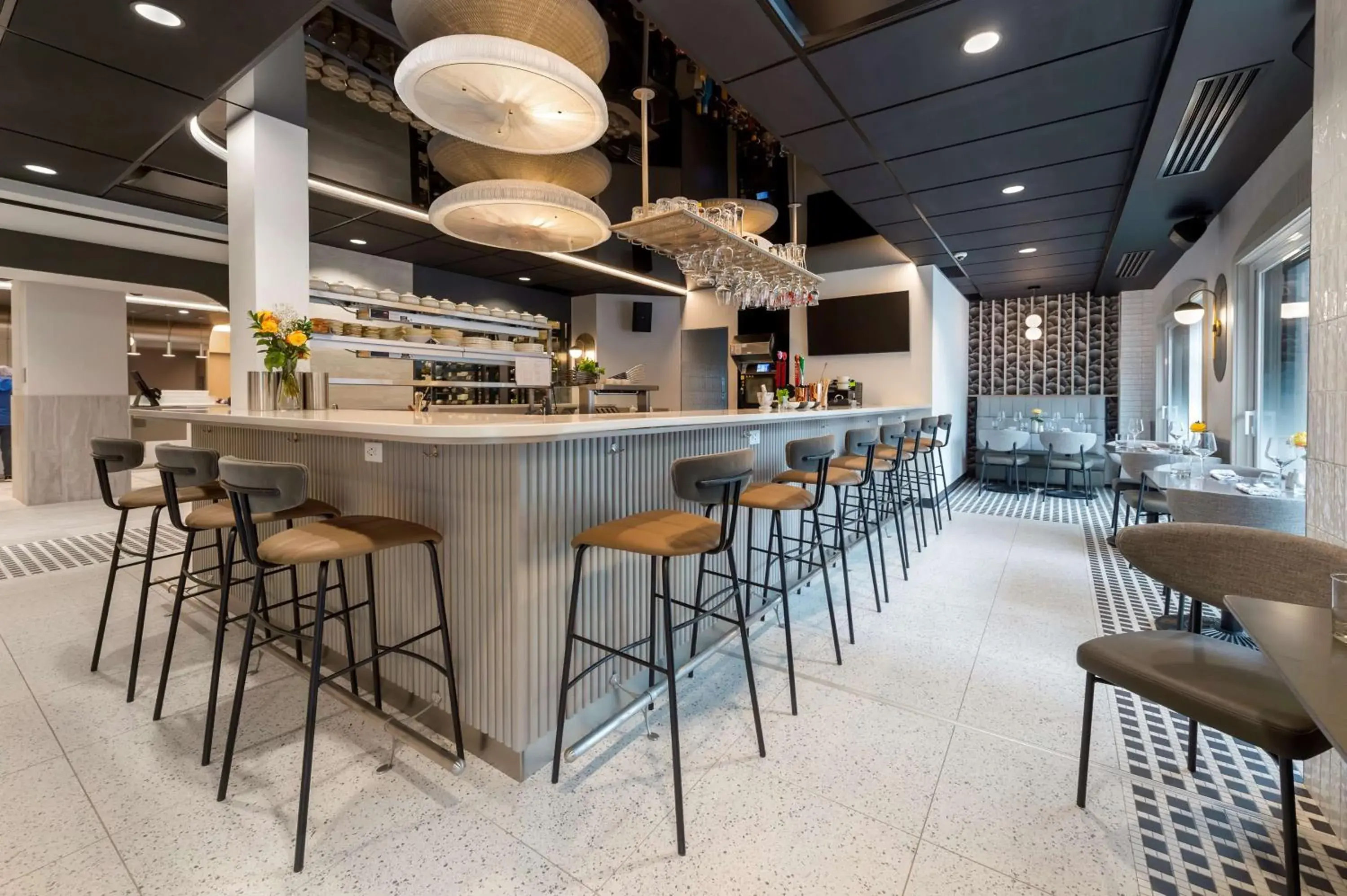 Lounge or bar in Best Western Plus City Centre Centre-Ville Lounge or bar in Best Western Plus City Centre Centre-Ville