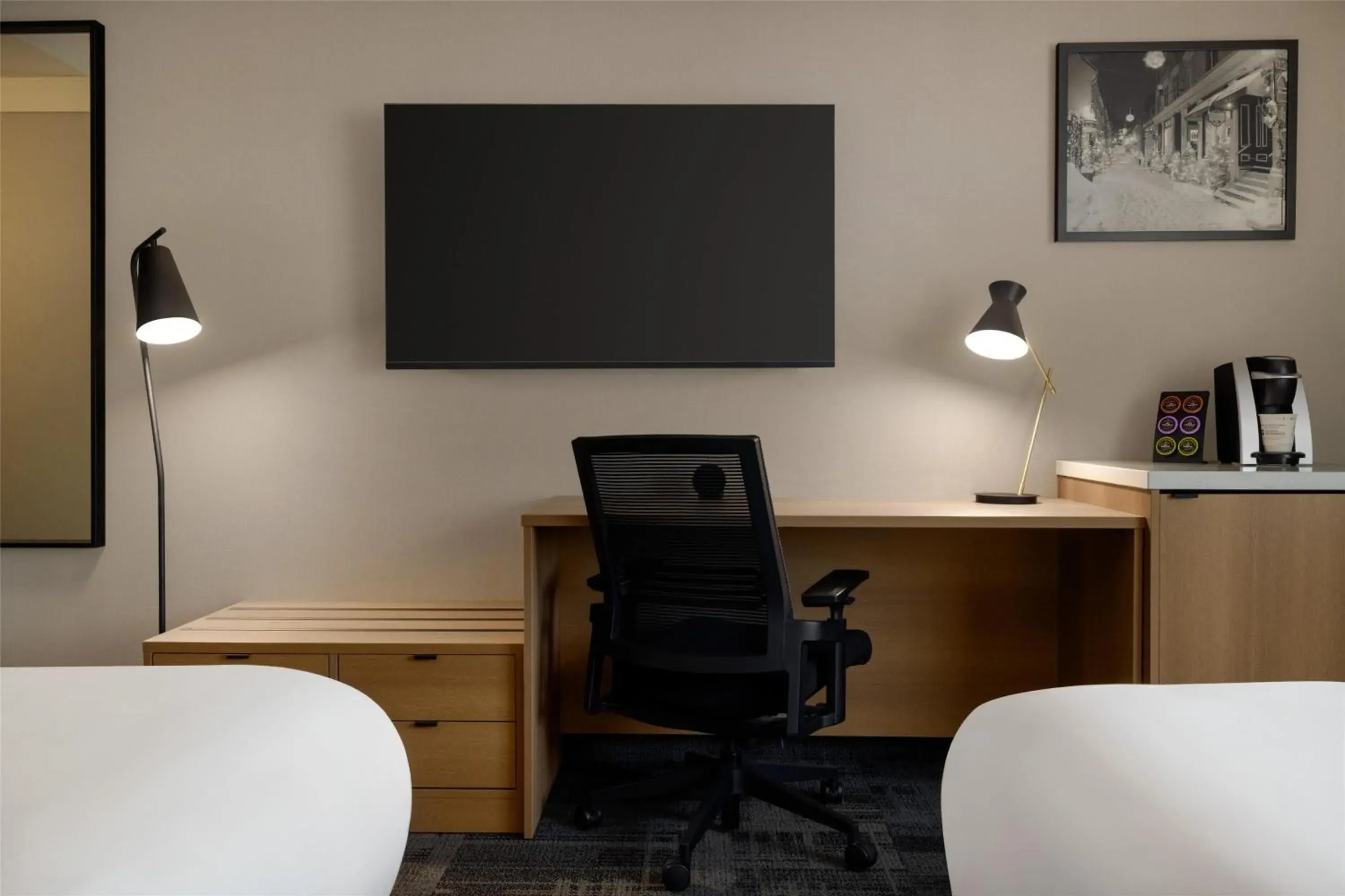 Bedroom, Bed in Best Western Plus City Centre Centre-Ville Bedroom, Bed in Best Western Plus City Centre Centre-Ville