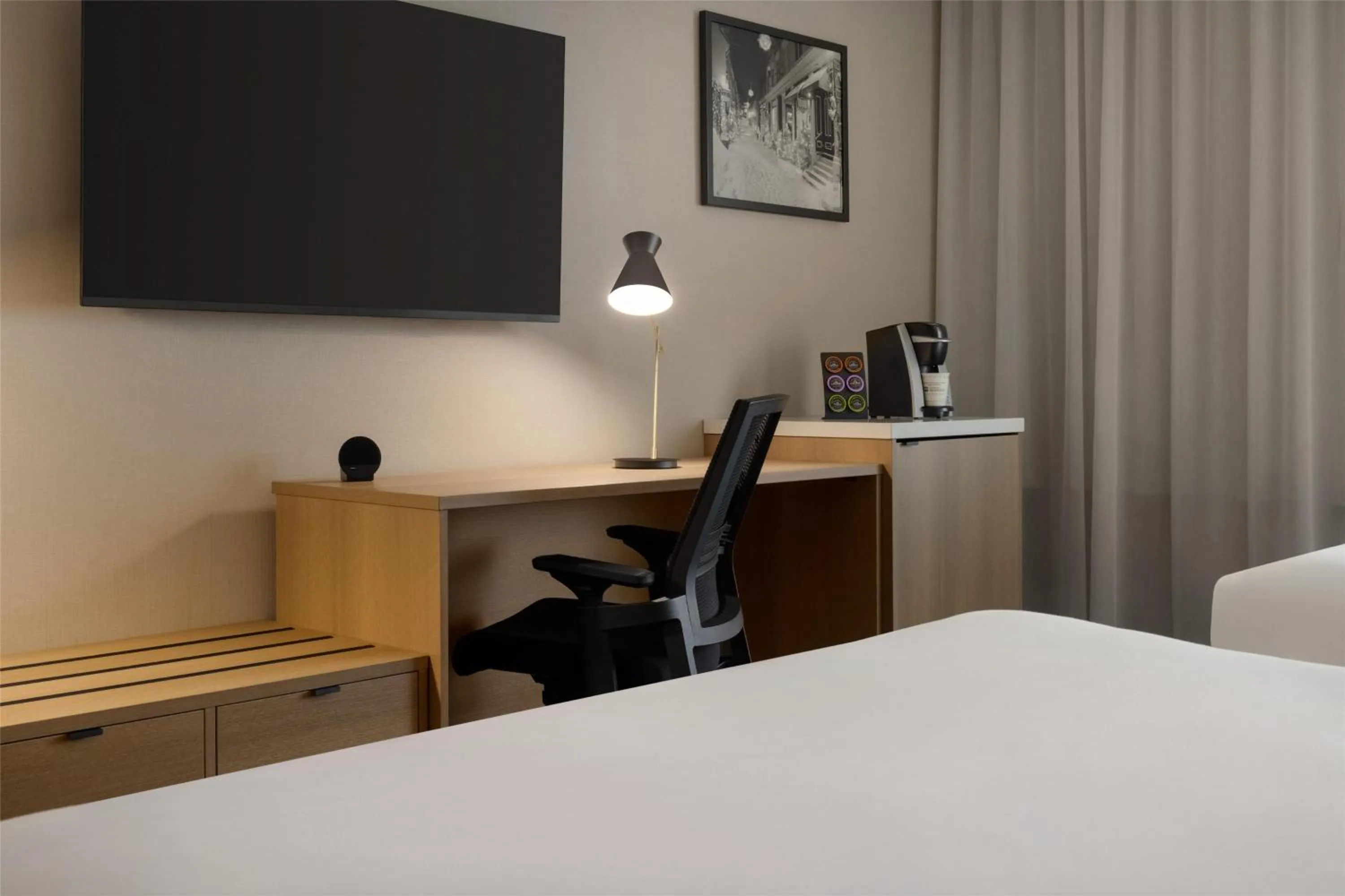 Bedroom, Bed in Best Western Plus City Centre Centre-Ville