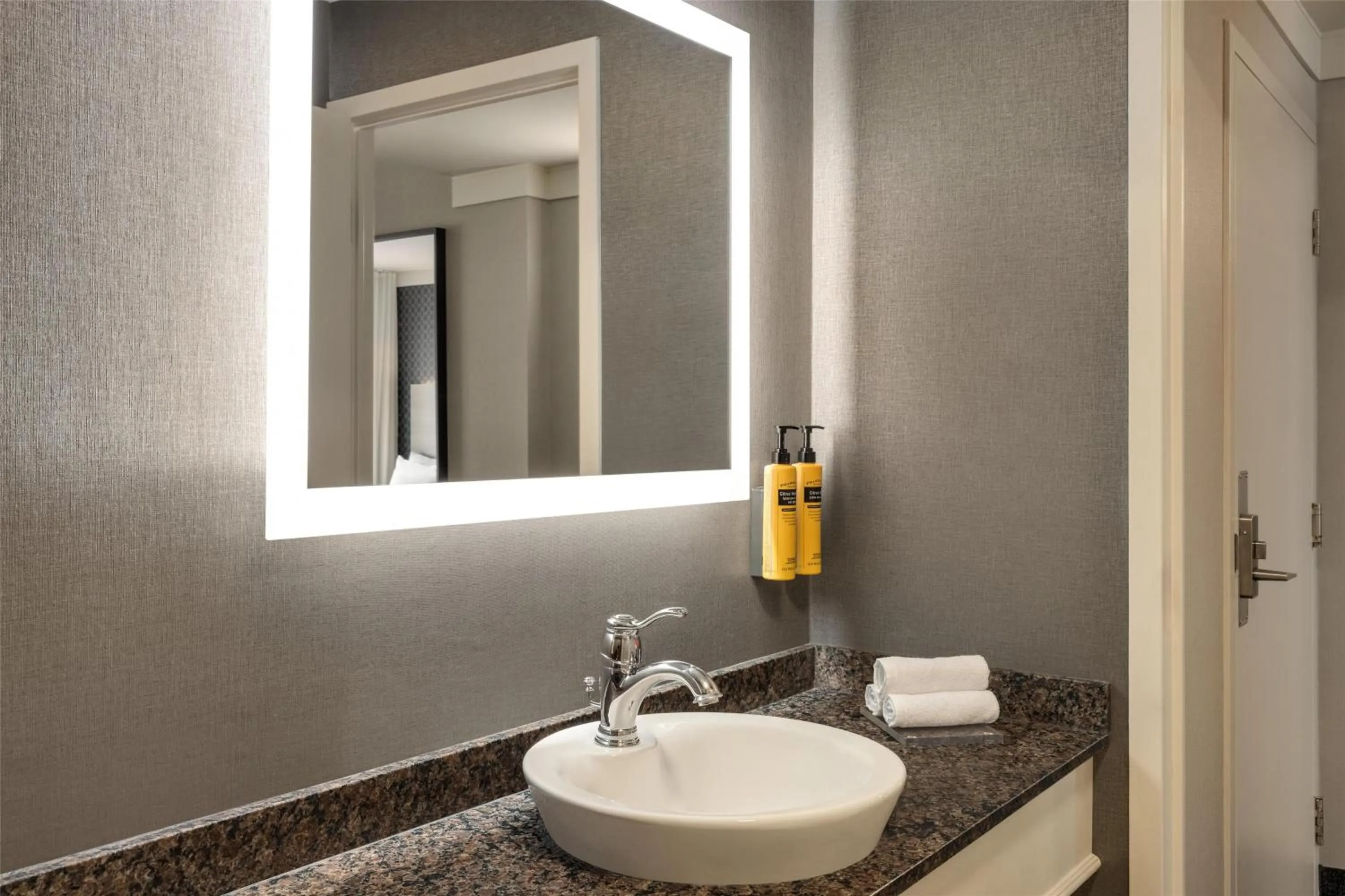 Bathroom in Best Western Plus City Centre Centre-Ville