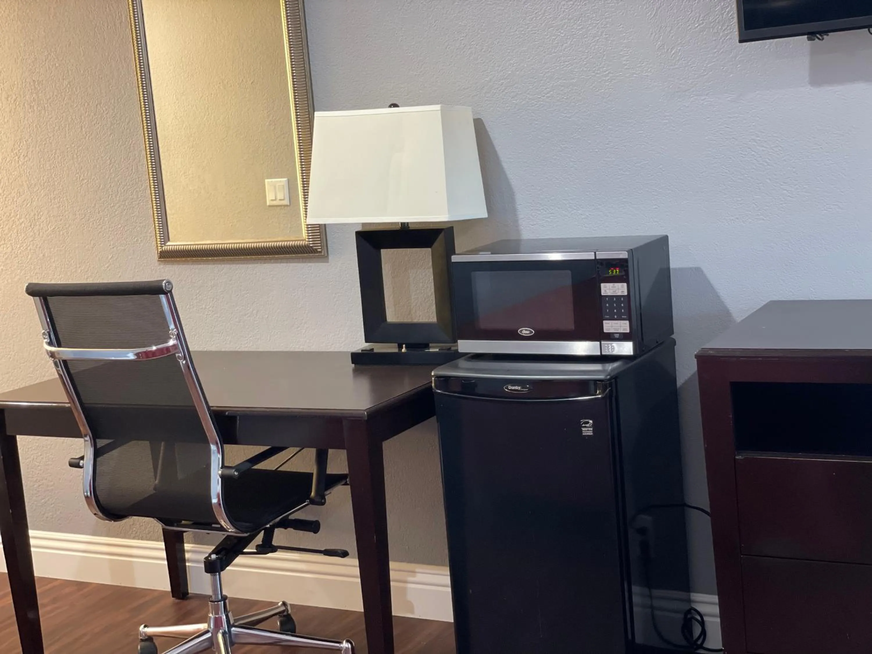 Legacy inn & suites