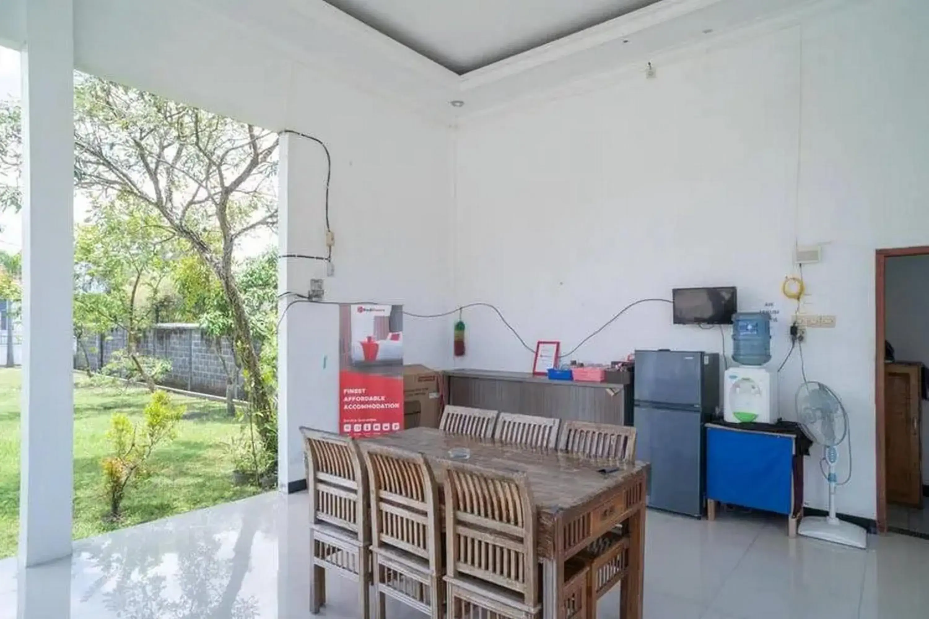 Lobby or reception in RedDoorz Syariah Near Syamsudin Noor Airport 4 Lobby or reception in RedDoorz Syariah Near Syamsudin Noor Airport 4