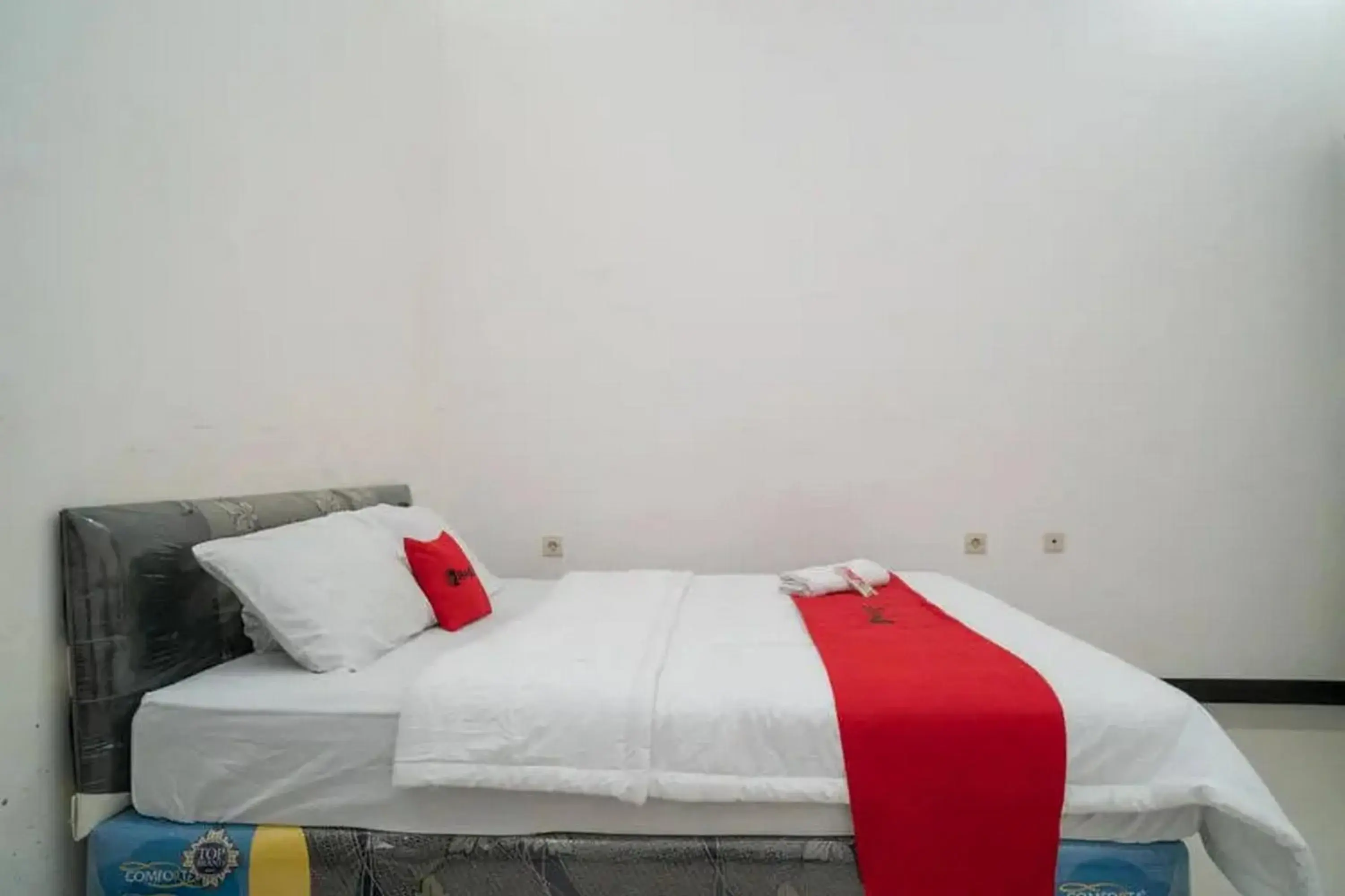 Bedroom, Bed in RedDoorz Syariah Near Syamsudin Noor Airport 4 Bedroom, Bed in RedDoorz Syariah Near Syamsudin Noor Airport 4