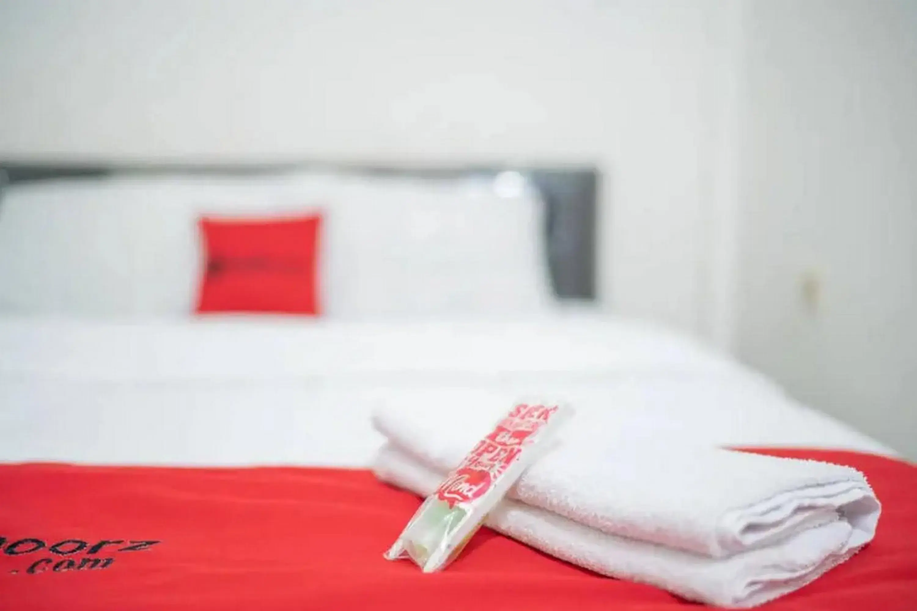 Bedroom, Bed in RedDoorz Syariah Near Syamsudin Noor Airport 4 Bedroom, Bed in RedDoorz Syariah Near Syamsudin Noor Airport 4