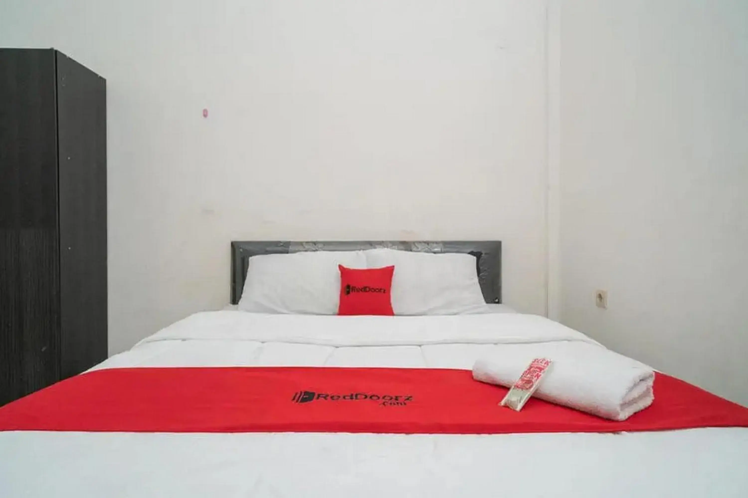 Bedroom, Bed in RedDoorz Syariah Near Syamsudin Noor Airport 4 Bedroom, Bed in RedDoorz Syariah Near Syamsudin Noor Airport 4